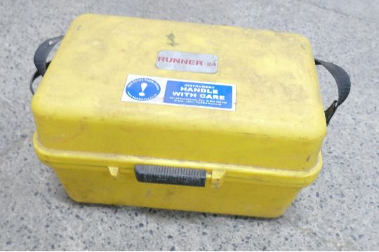 Leica Geosystem runner 24 automatic optical level with case and 5m 5 section measure. - Image 2 of 3