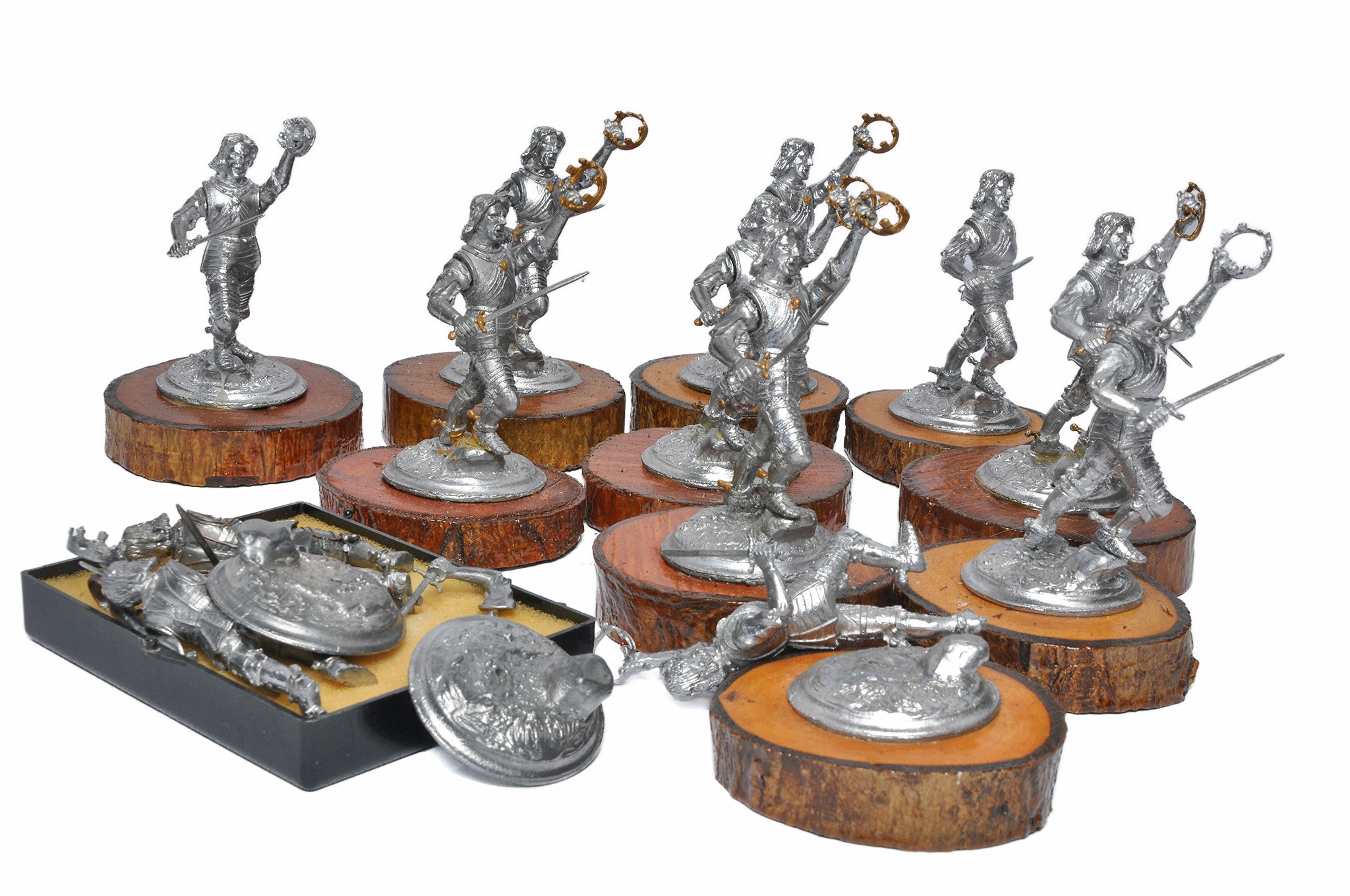 A collection of larger scale, approx 3 inch, white metal figures depicting Richard III (identical to