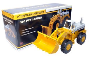 First Gear 1/24 Diecast Model Construction issue comprising International Harvester 560 Pay