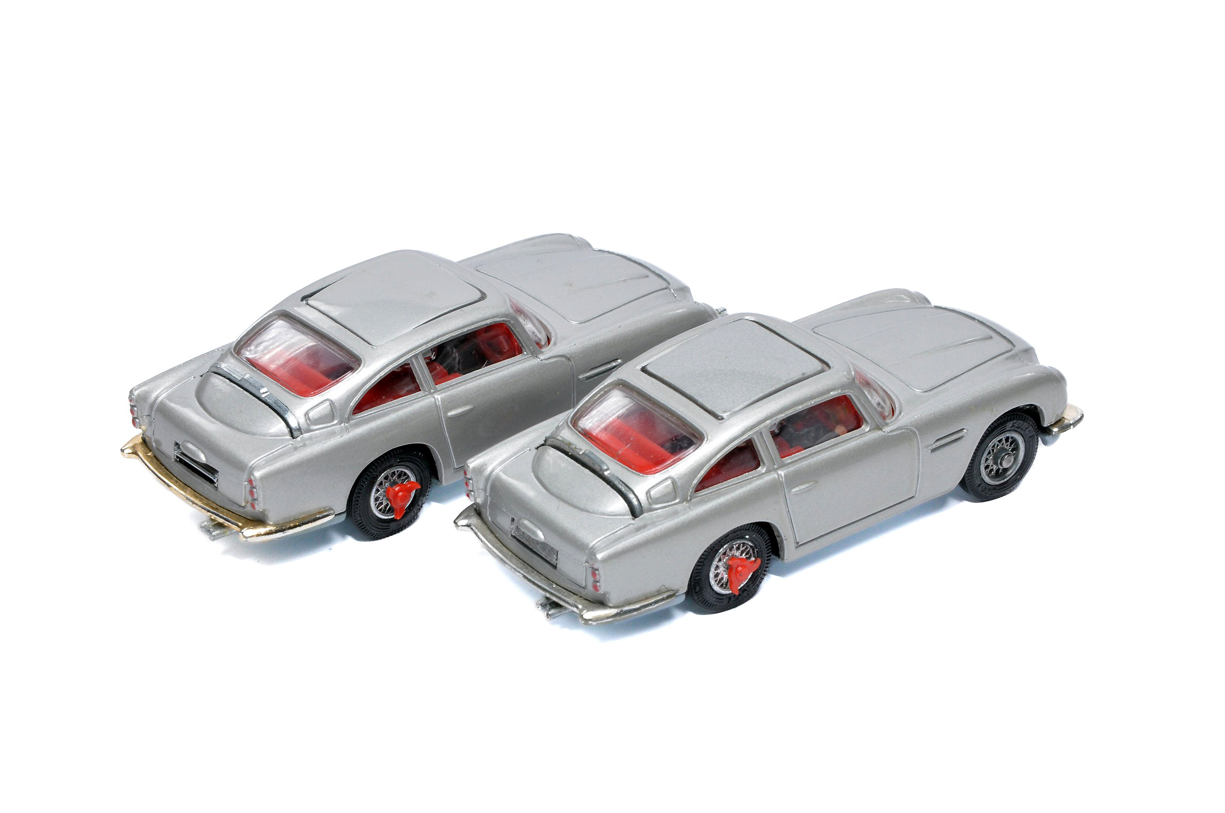 Corgi duo of James Bond 007 Aston Martin DB5's. One is excellent, the other good (mechanism requires - Image 2 of 3