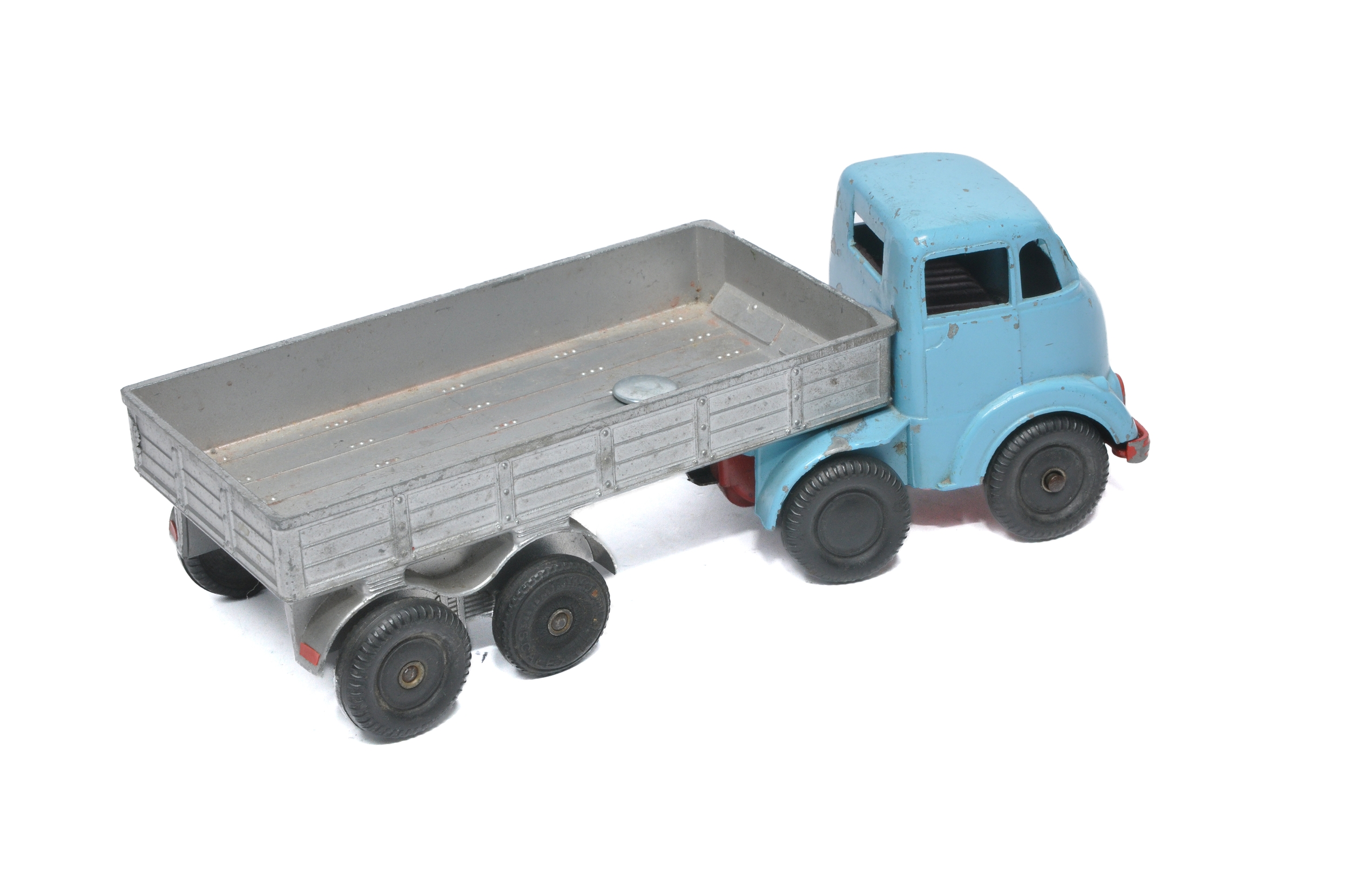 Mettoy Castoys mechanical articulated lorry. Light blue cab, with red grille, base & interior, - Bild 3 aus 3