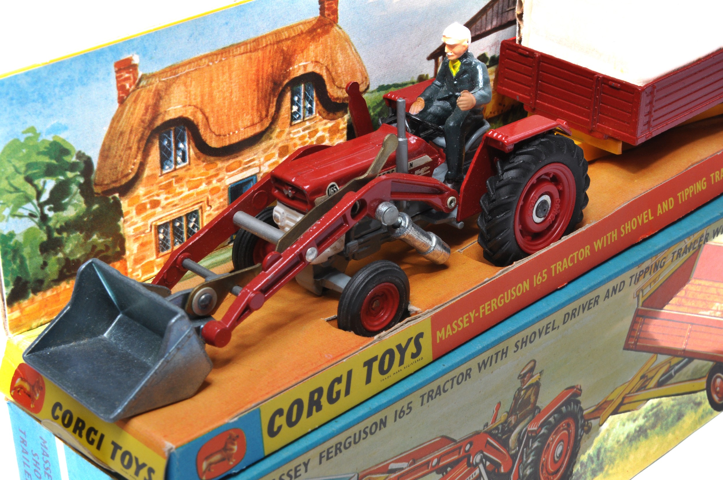 Corgi Gift Set No. 9 Massey Ferguson 165 Tractor and Trailer. Displays excellent with very little - Bild 4 aus 4