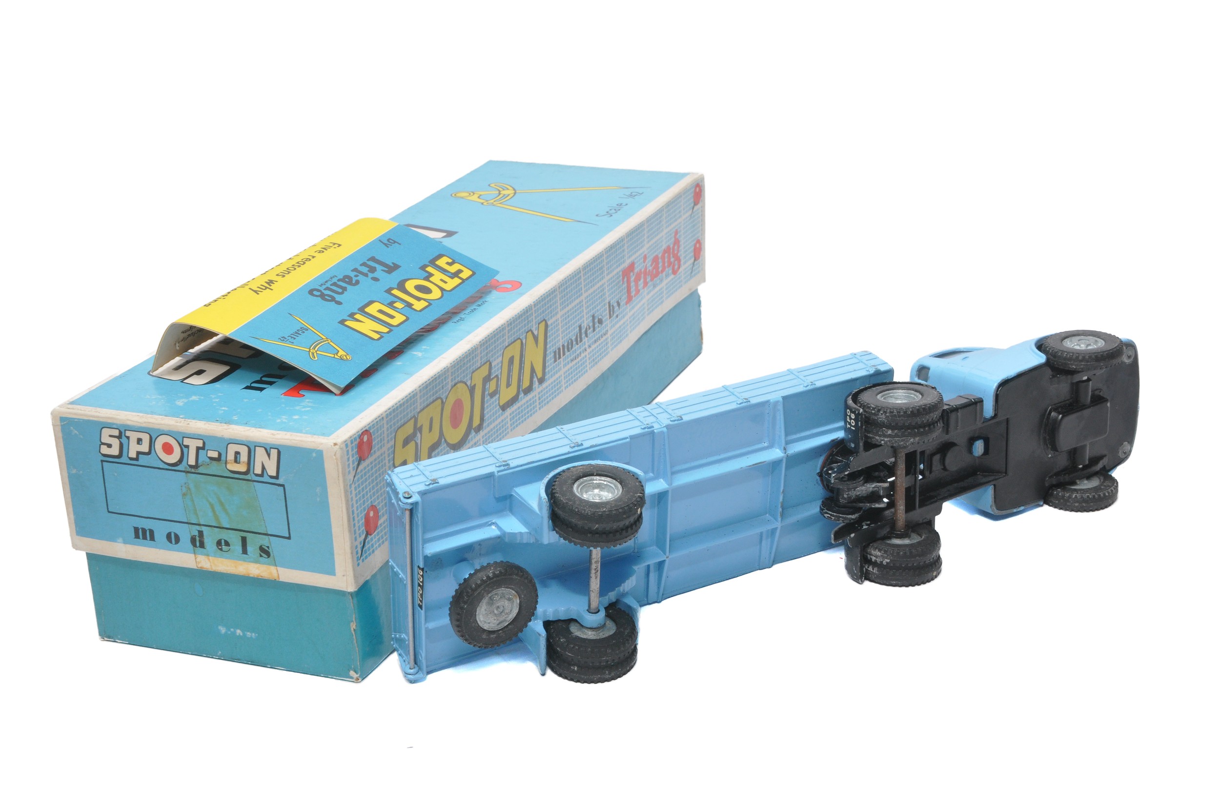 Triang Spot-On No. 106A/1 Austin Prime Mover with Articulated Flat Float Trailer. Light blue cab, - Image 4 of 4