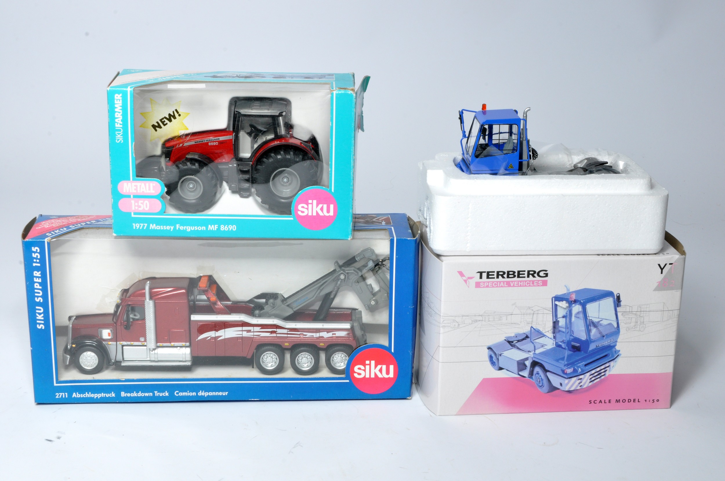 Siku 1/55 diecast model truck issue comprising breakdown truck plus 1/50 tractor and Terberg