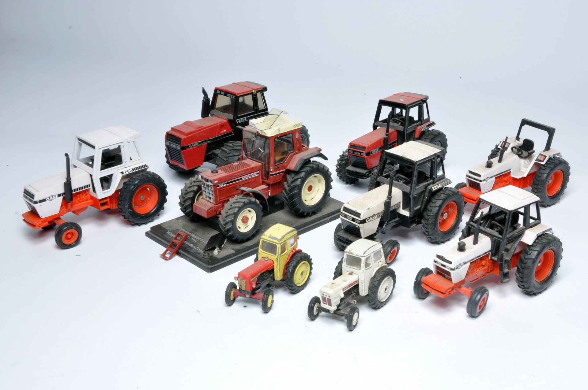 A group of mostly Ertl 1/32 Case Tractor issues plus a Wagenhoff 1/32 1455XL International