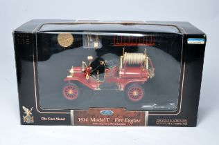 Road Signature 1/12 diecast model issue comprising 1914 Ford Model T Fire Engine with Gold Plated