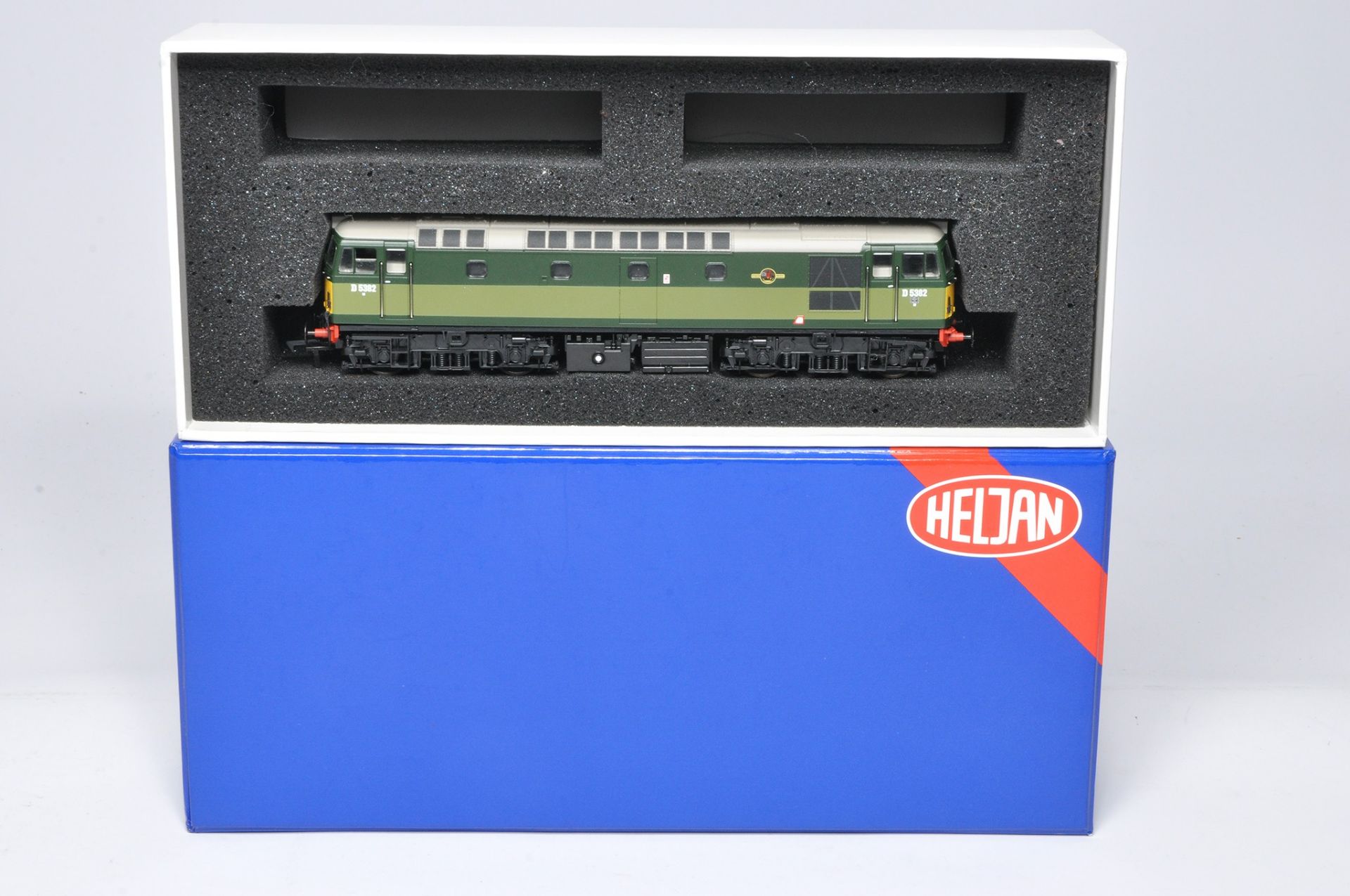 Heljan Model Railway comprising locomotive issue No. 27051 D5382 Two Tone Green. Looks to be without