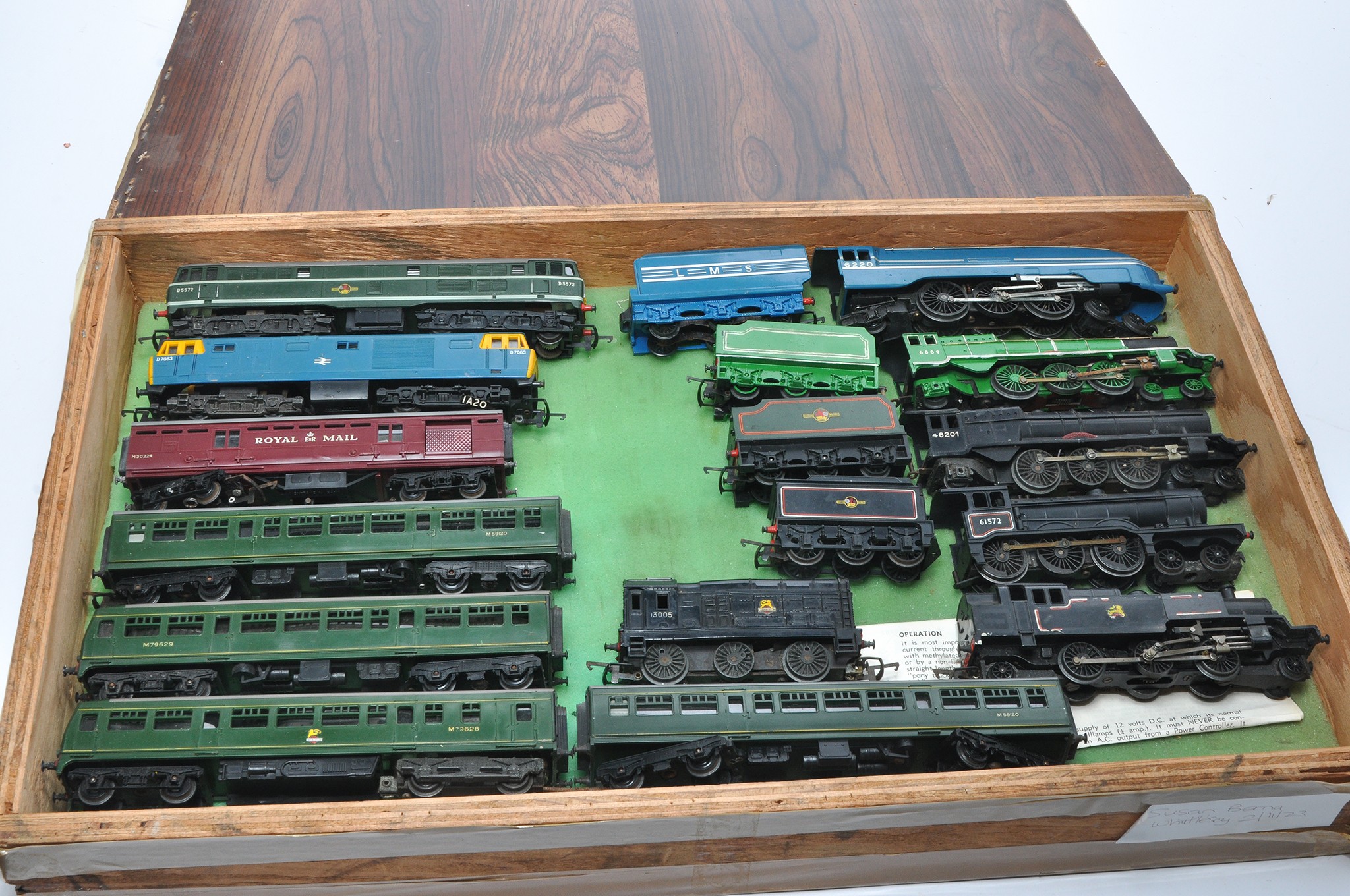 A quantity of OO Model Railway Locomotive issues plus rolling stock as shown. Display generally good - Image 2 of 2