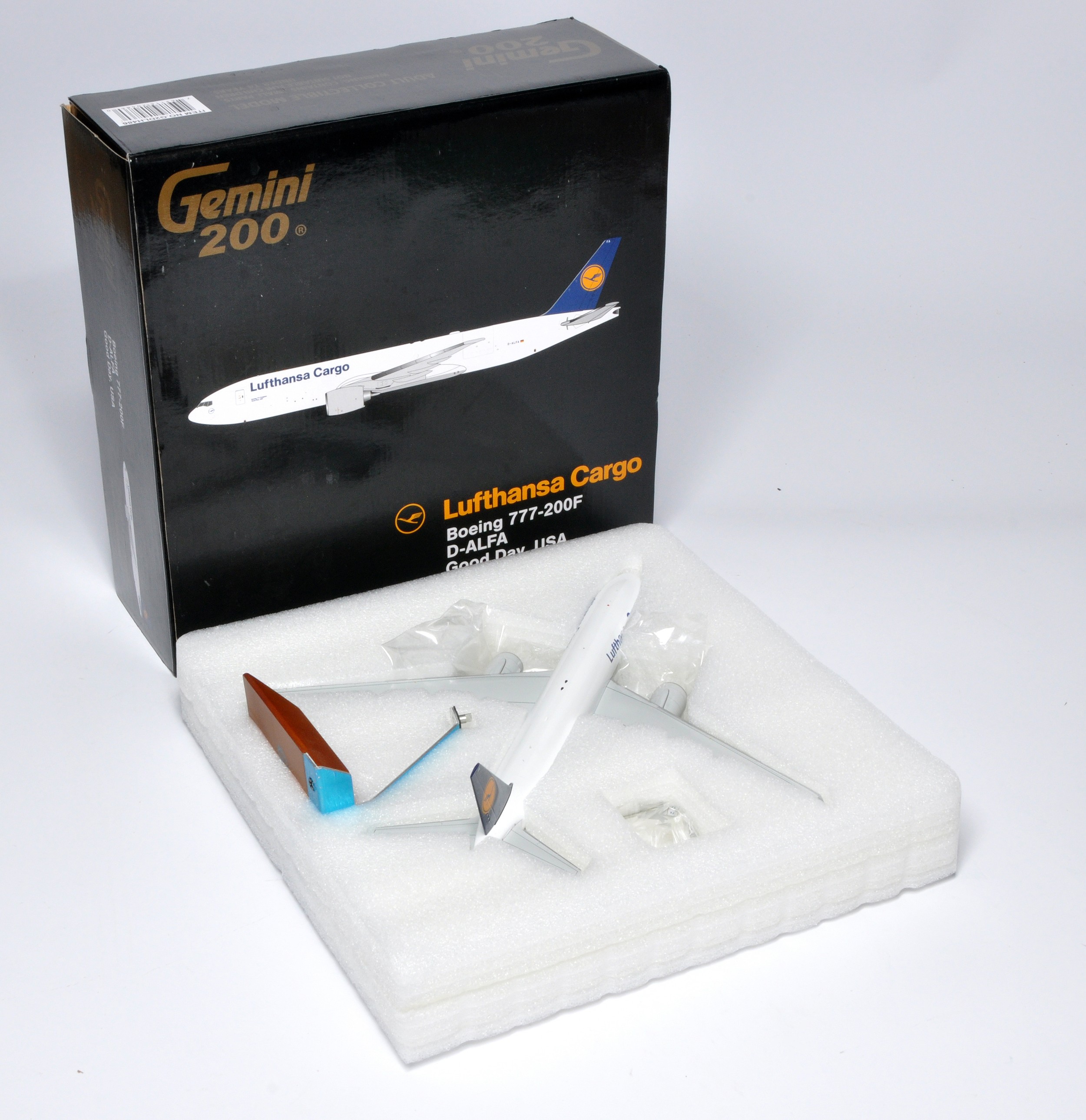 Gemini 1/200 Diecast Model Aircraft Issue comprising No. G2DLH486 Boeing 777-200F Luthansa Cargo.