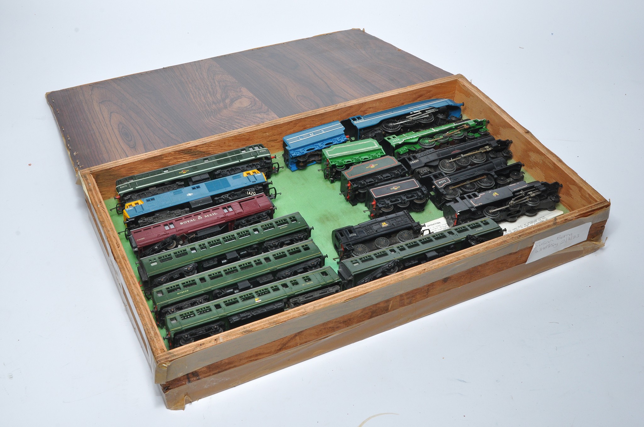 A quantity of OO Model Railway Locomotive issues plus rolling stock as shown. Display generally good