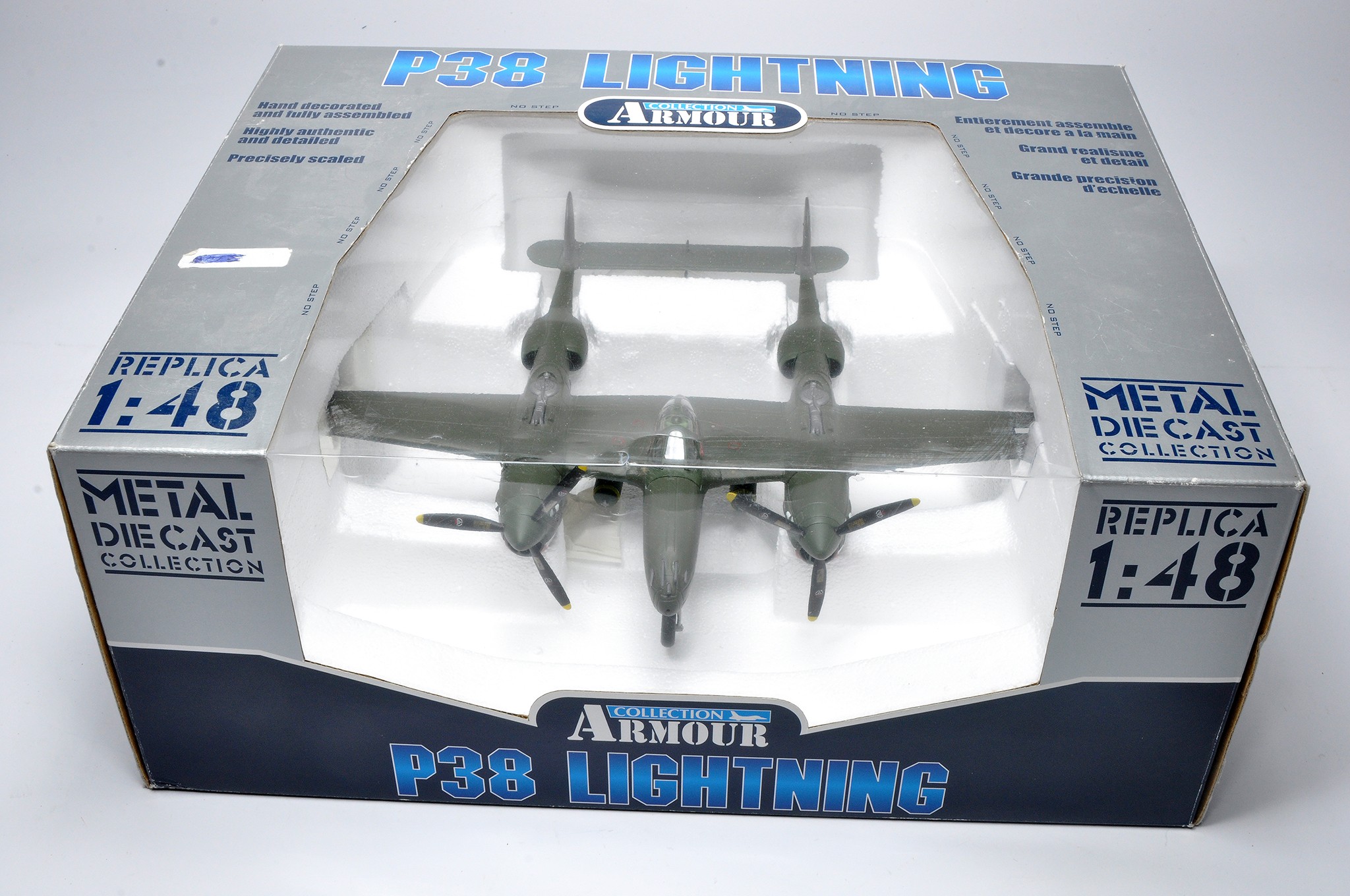 Franklin Mint 1/48 diecast model aircraft issue comprising No. 98112 P38 Lightning. Looks to be