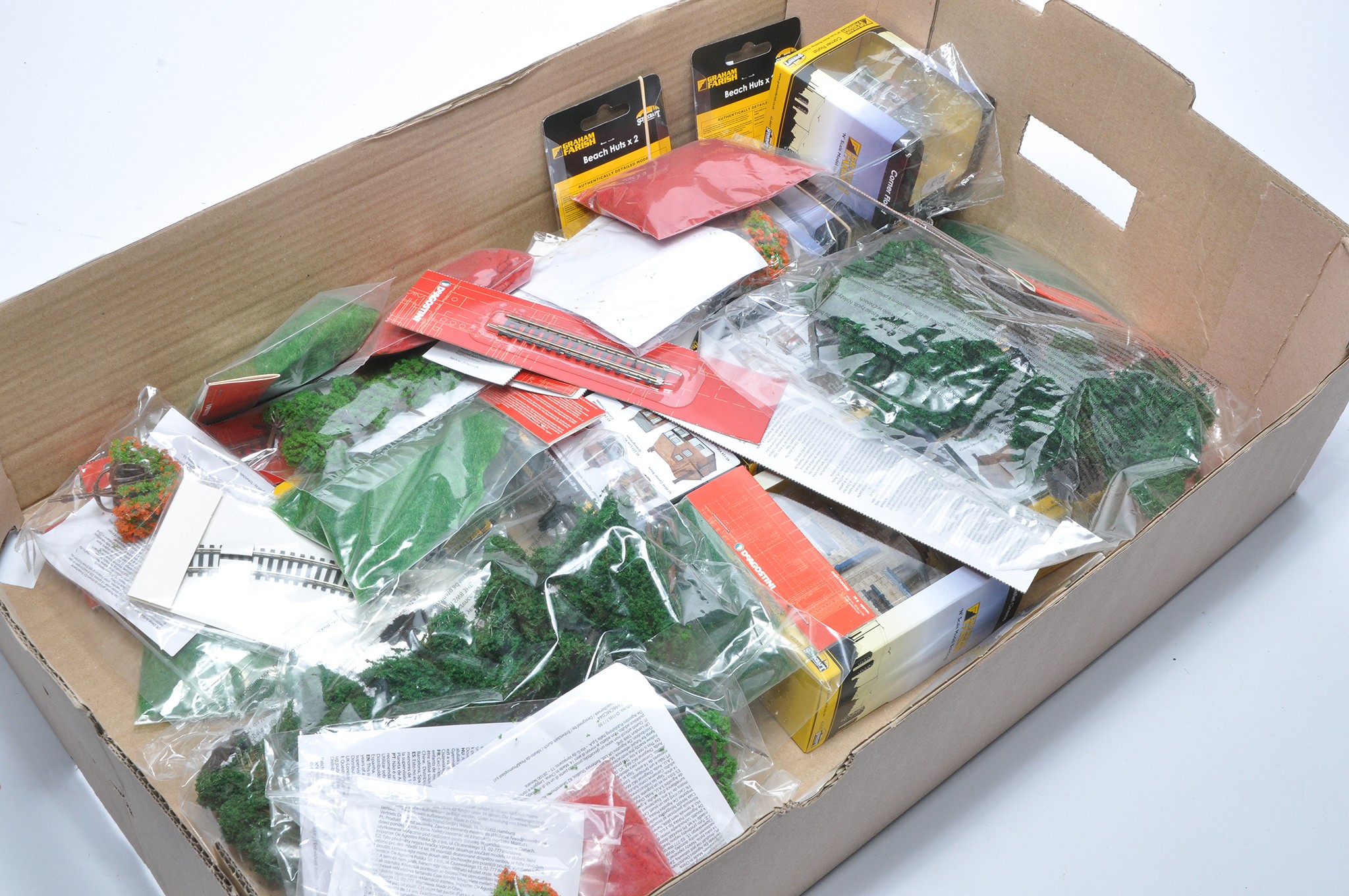 A quantity of unused model railway accessory items including mostly scenic pieces, as shown. - Bild 2 aus 2