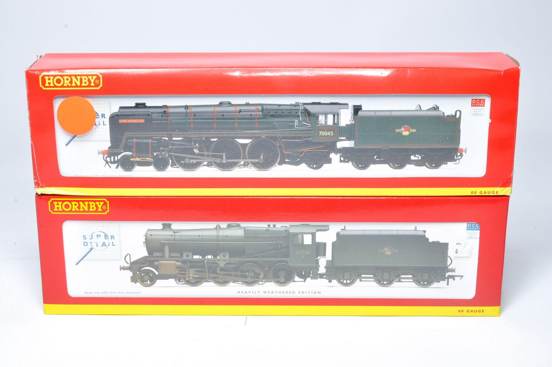 Hornby Model Railway comprising duo of locomotive issues including No. R3026 BR 2-8-0 Class 8F 48706