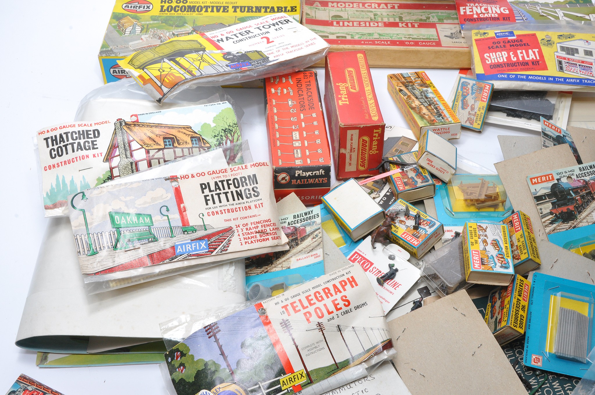 A most impressive selection of Model Railway accessories, to include vintage Airfix bagged kits - Bild 3 aus 6