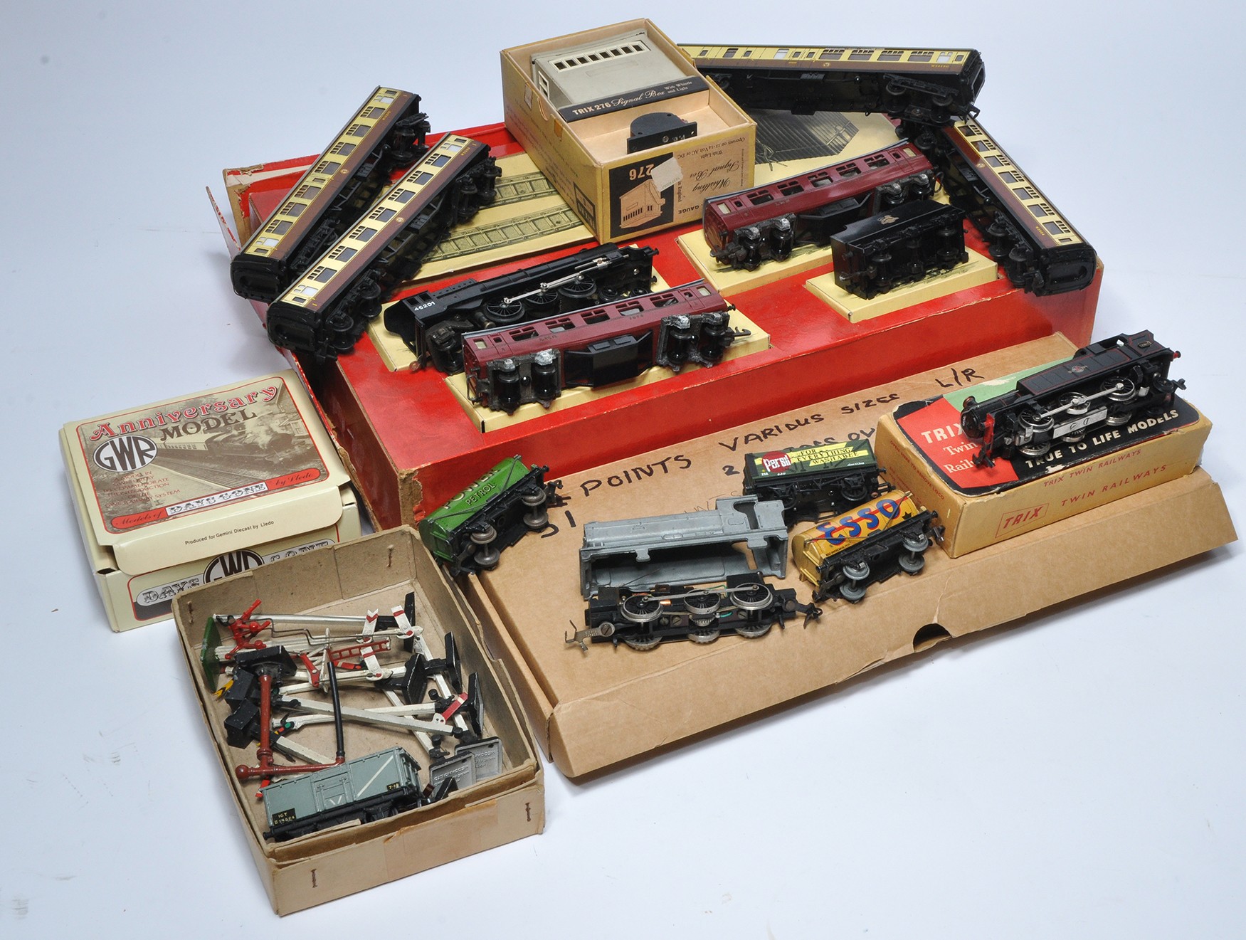 An assorted group of older issue Model Railway including Rovex, Trix and others as shown. Some