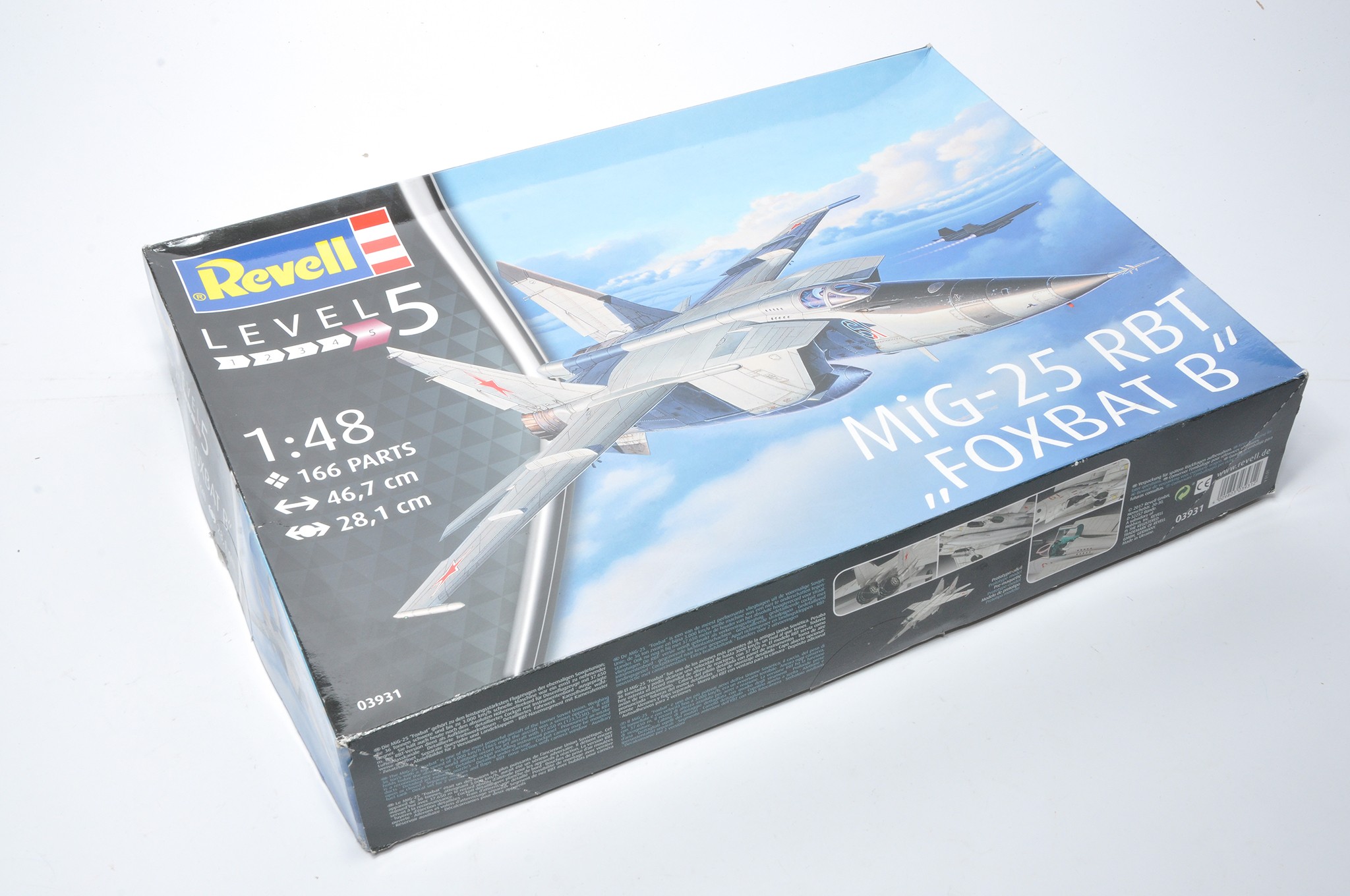 Revell Level 5 1/48 Plastic Model Kit MiG-25 RBT Foxbat B, would appear complete, inner packaging