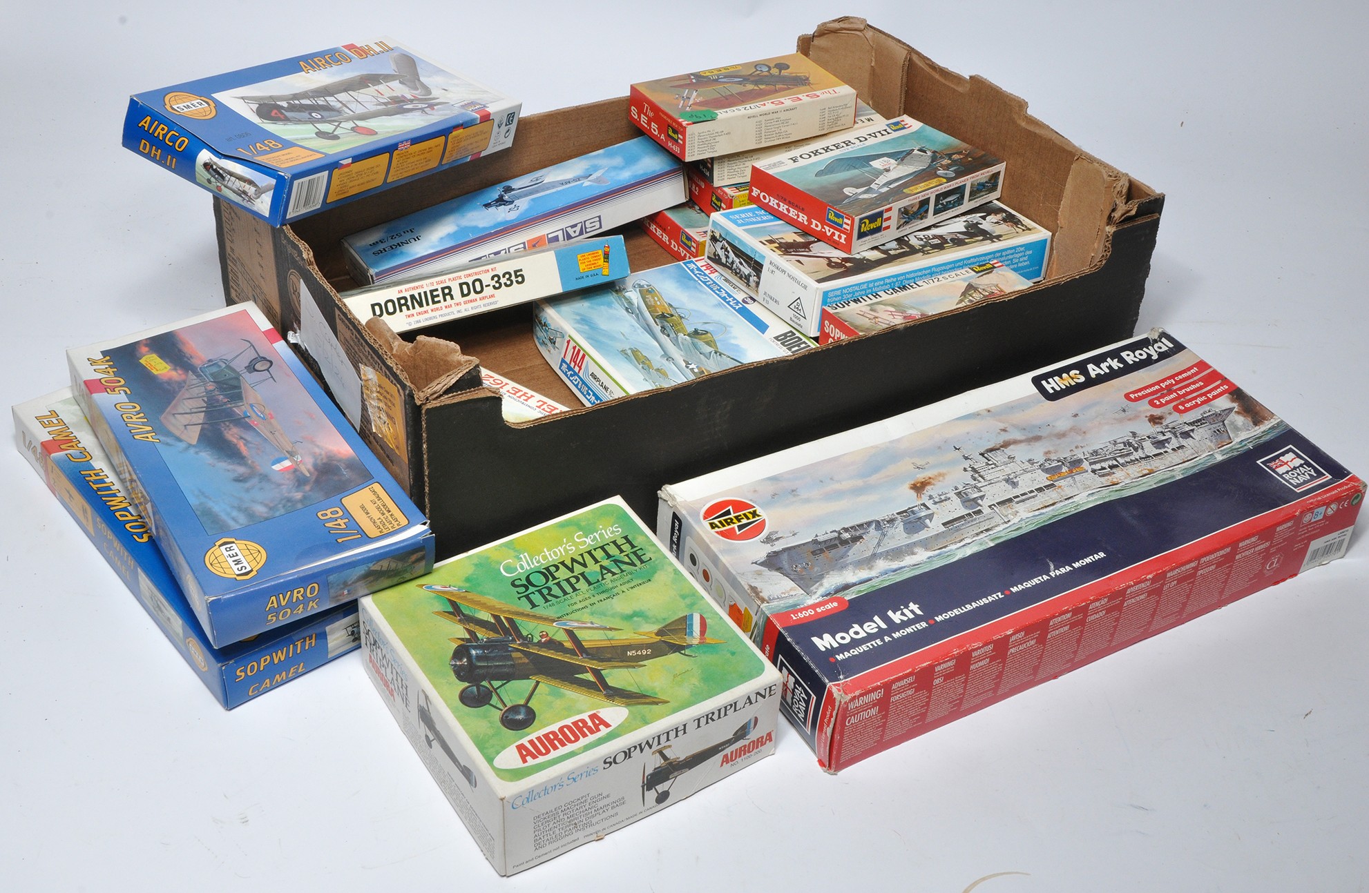 A selection of plastic model kits from various makers as shown. Some older issues. Look to be