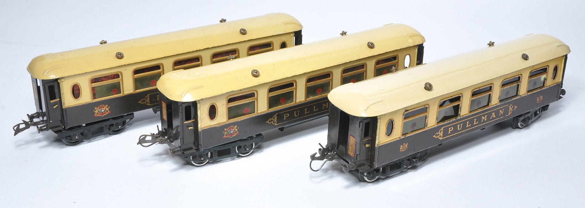 Hornby O Gauge Model Railway comprising trio of Pullman Coaches as shown. Generally display good