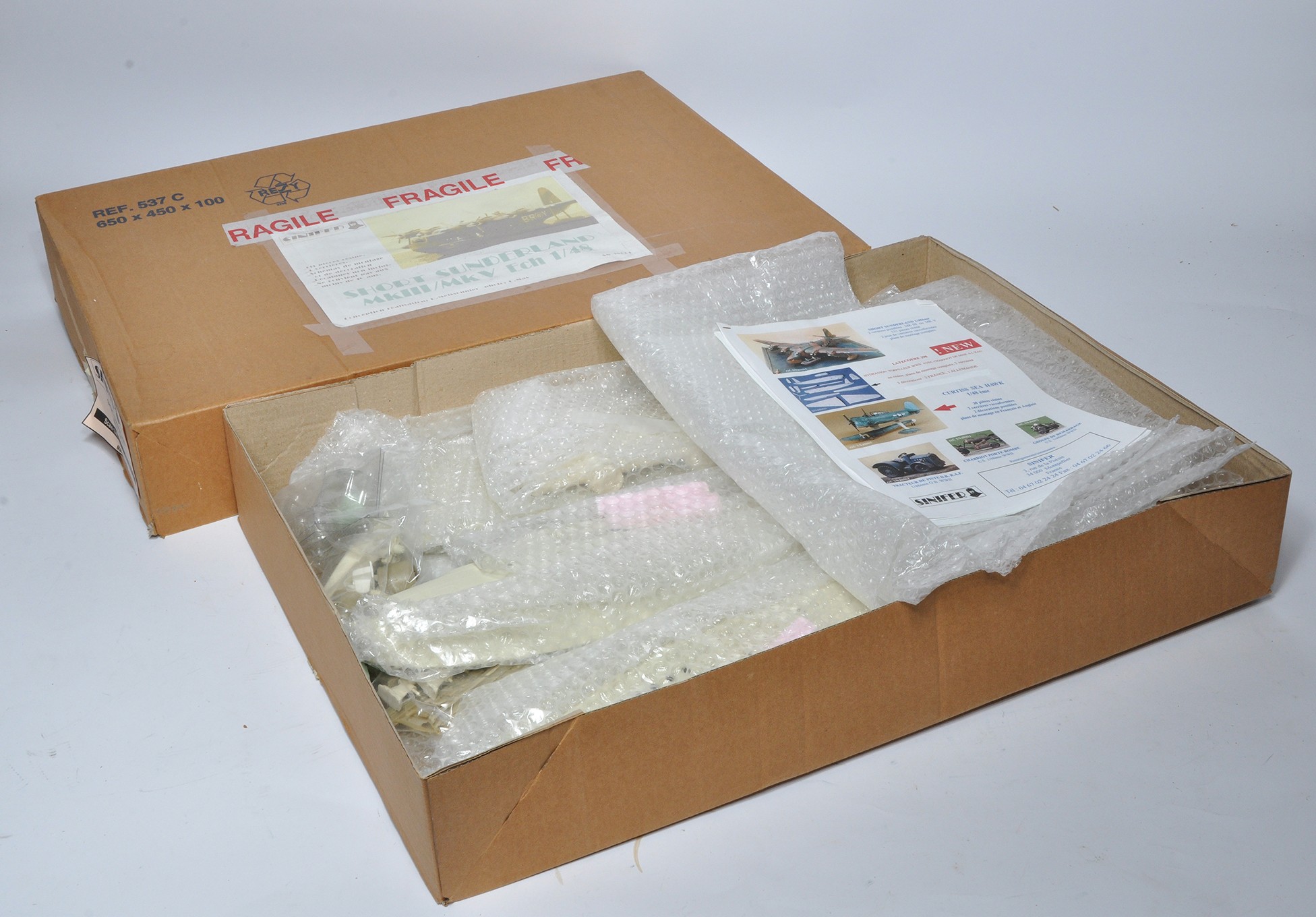 Plastic Model Kit issue 1/48 Short Sunderland MkIII / Mk V. Sinifer SN 48001, appears complete in