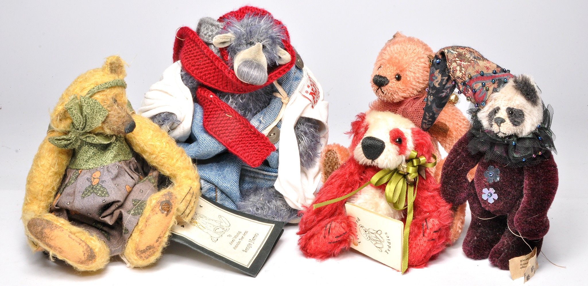 Artist designed miniature teddy bears x five to include 1) Kreft-Bar "Schloo" by Anja Kreft, 8.5"/