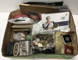 A collection of mainly 20th Century coins of the Realm together with various bank notes of the