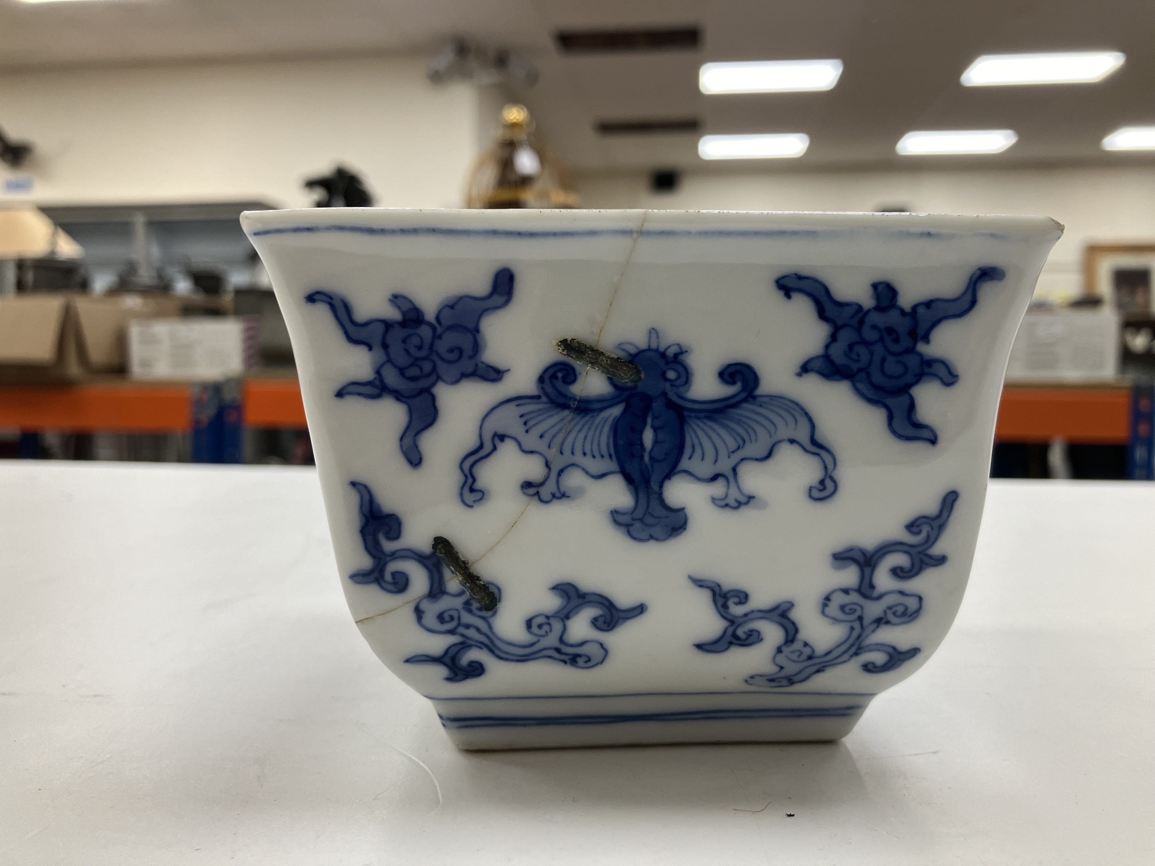 A blue and white porcelain chinoiserie decorated cylindrical scribe's pot bearing four character - Image 26 of 40