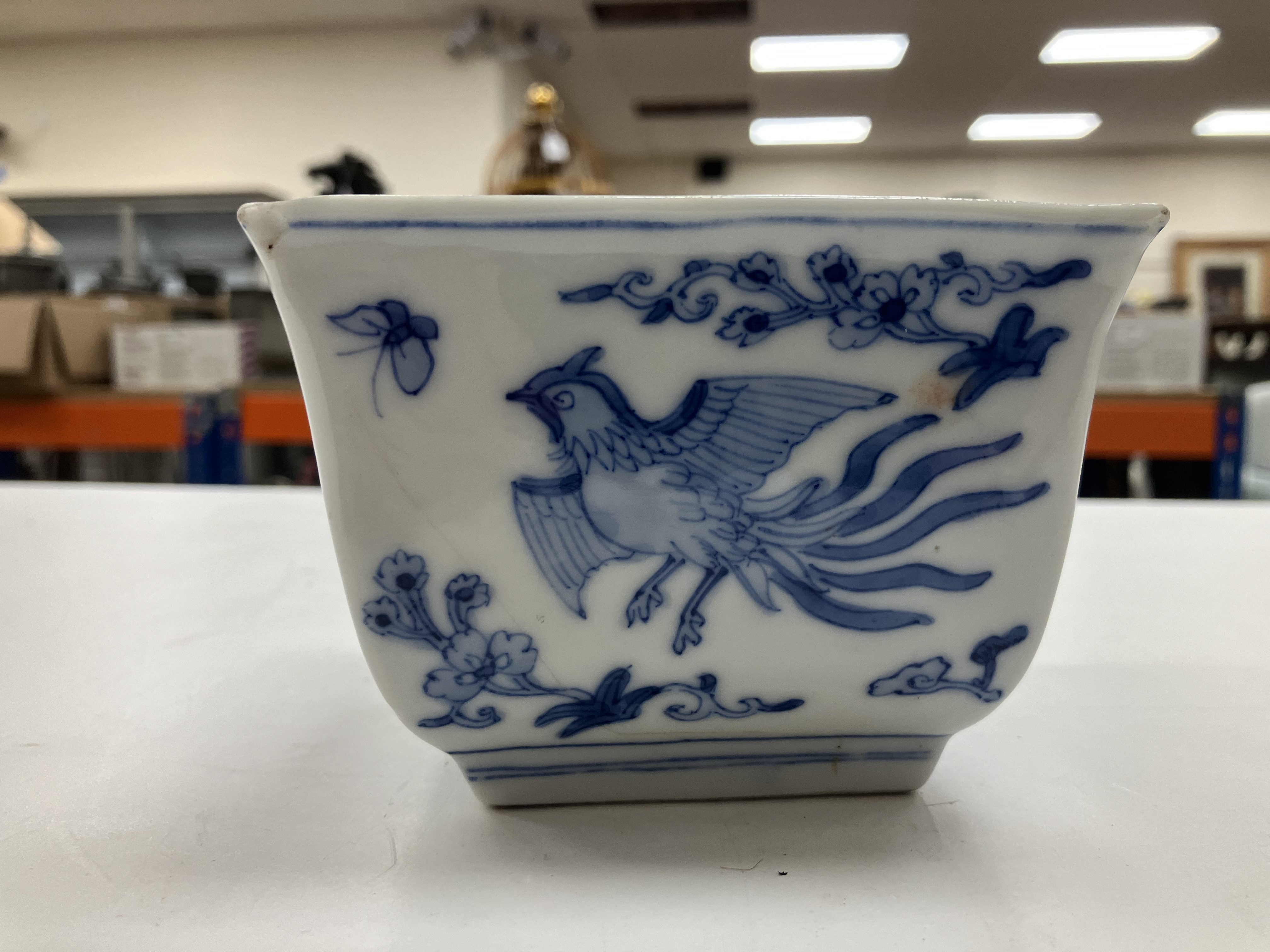 A blue and white porcelain chinoiserie decorated cylindrical scribe's pot bearing four character - Image 24 of 40