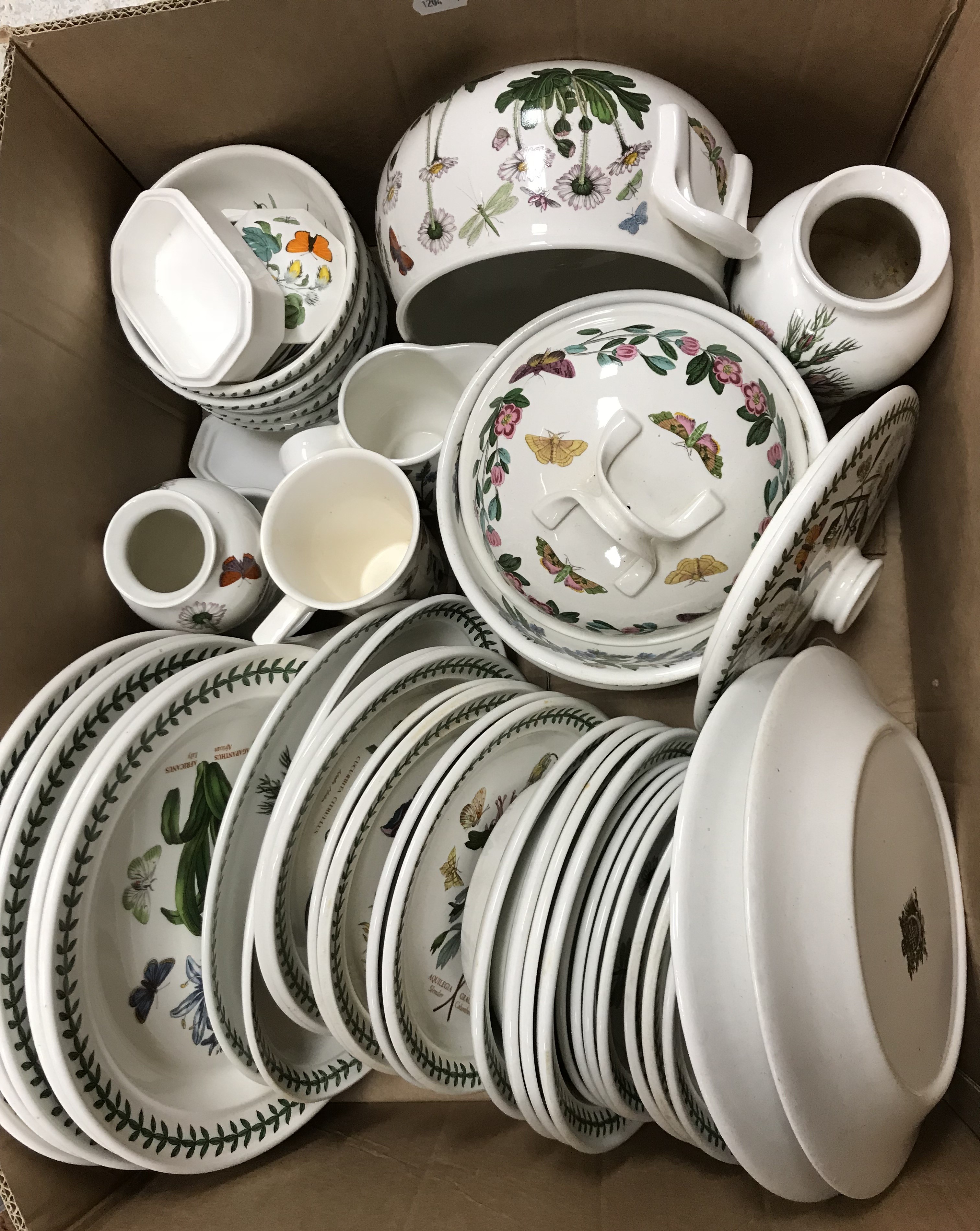Five boxes of Portmeirion "Botanic Garden" china wares to include plates, serving bowls, - Image 5 of 6