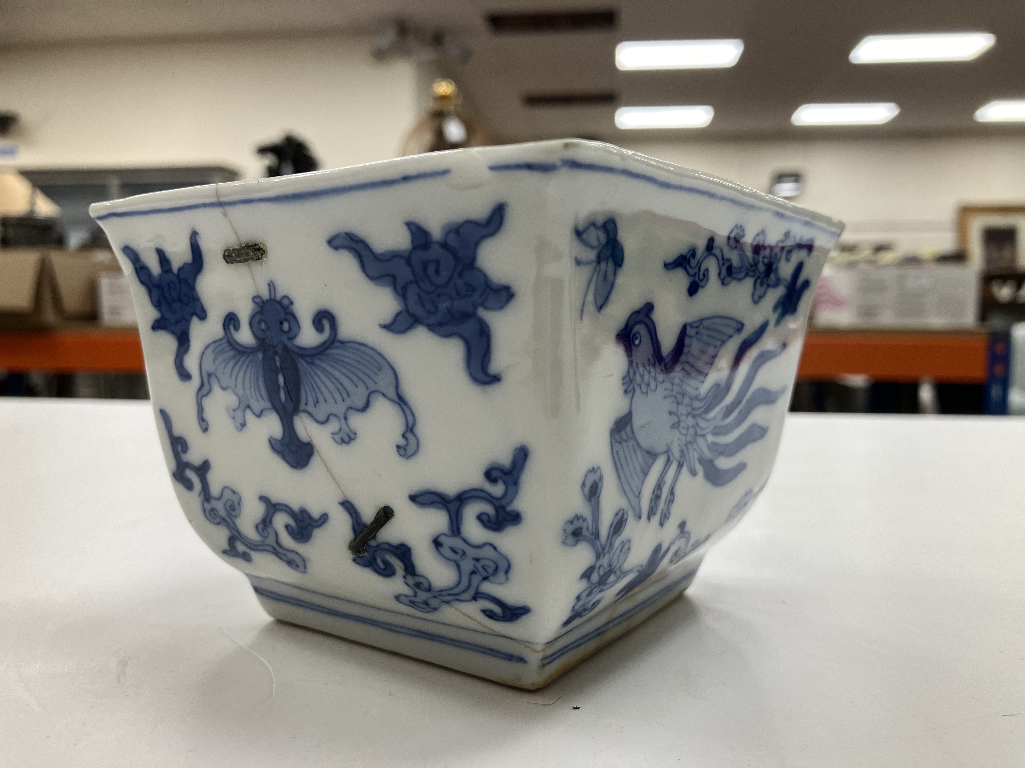 A blue and white porcelain chinoiserie decorated cylindrical scribe's pot bearing four character - Image 21 of 40