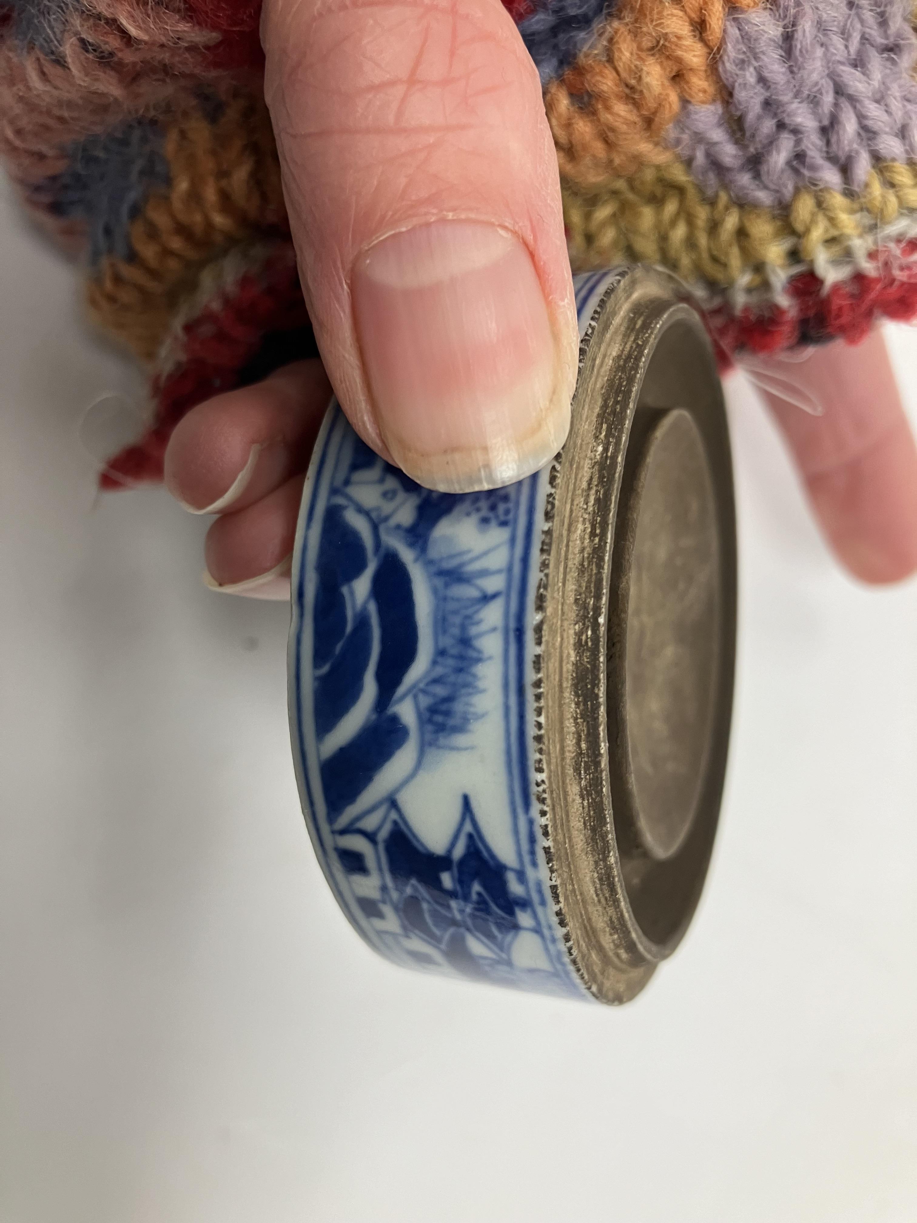 A blue and white porcelain chinoiserie decorated cylindrical scribe's pot bearing four character - Image 33 of 40