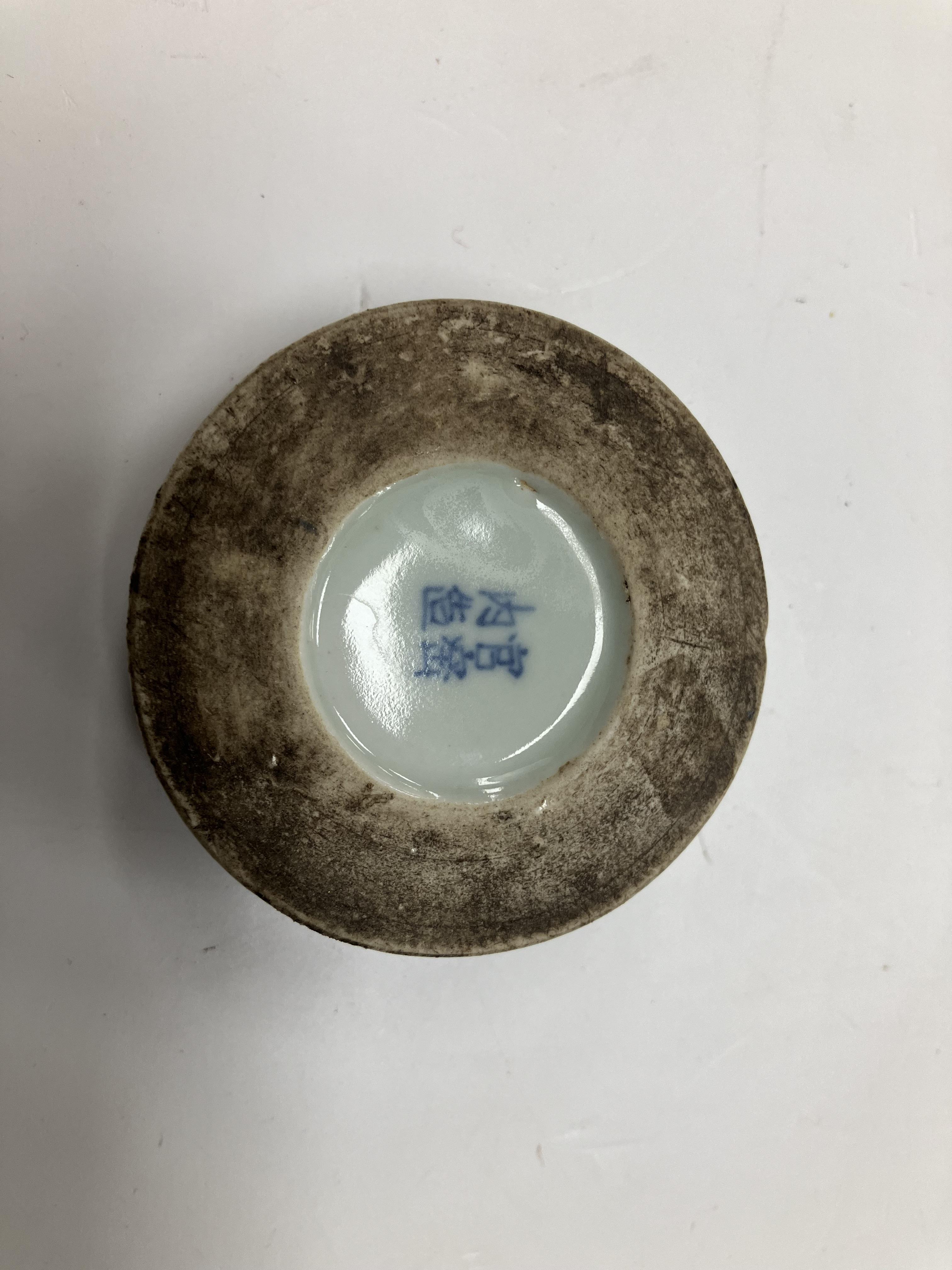 A blue and white porcelain chinoiserie decorated cylindrical scribe's pot bearing four character - Image 31 of 40
