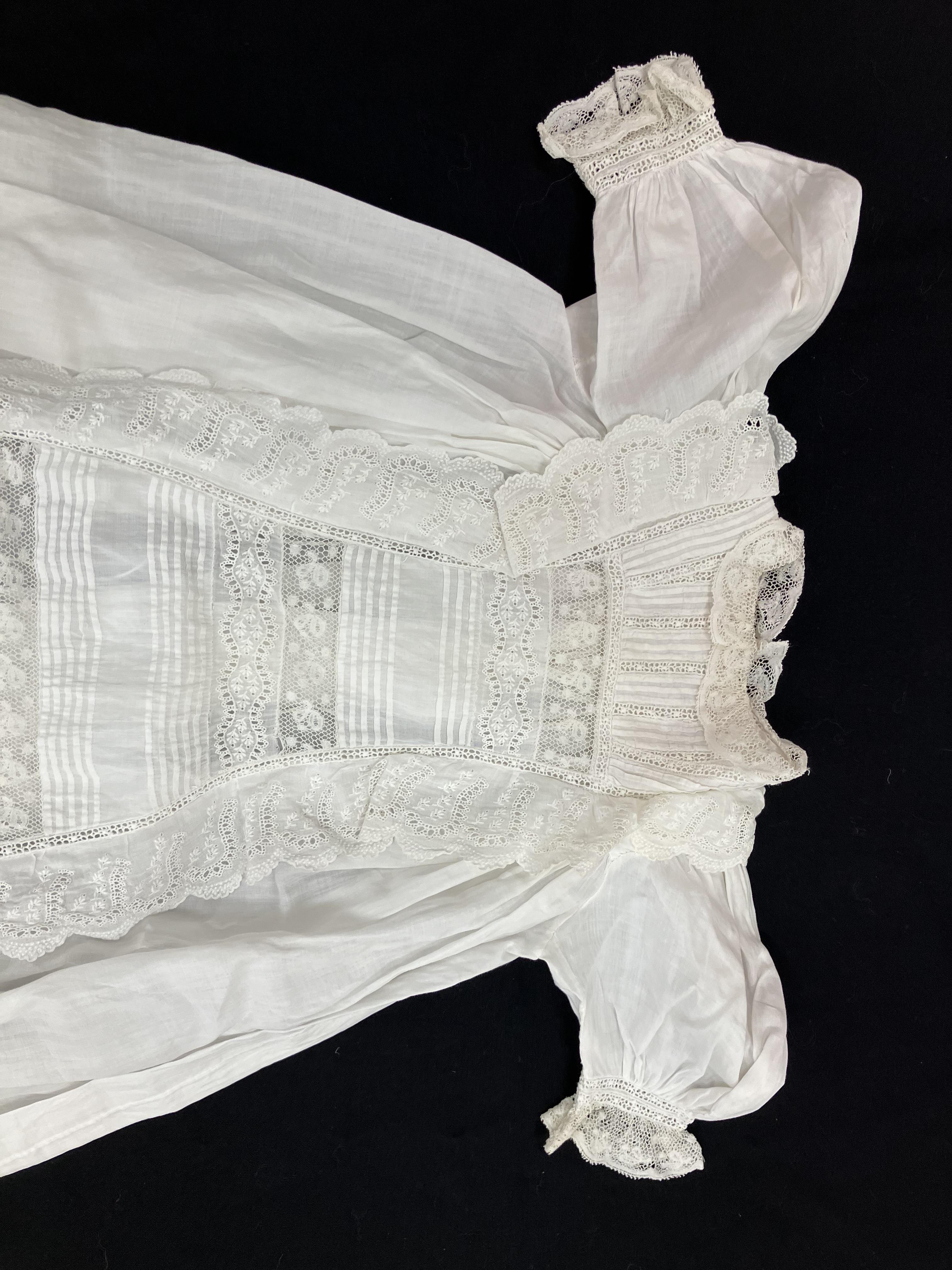 A circa 1900 Honiton type lace Christening gown with floral and foliate decoration and fine work to - Image 4 of 7