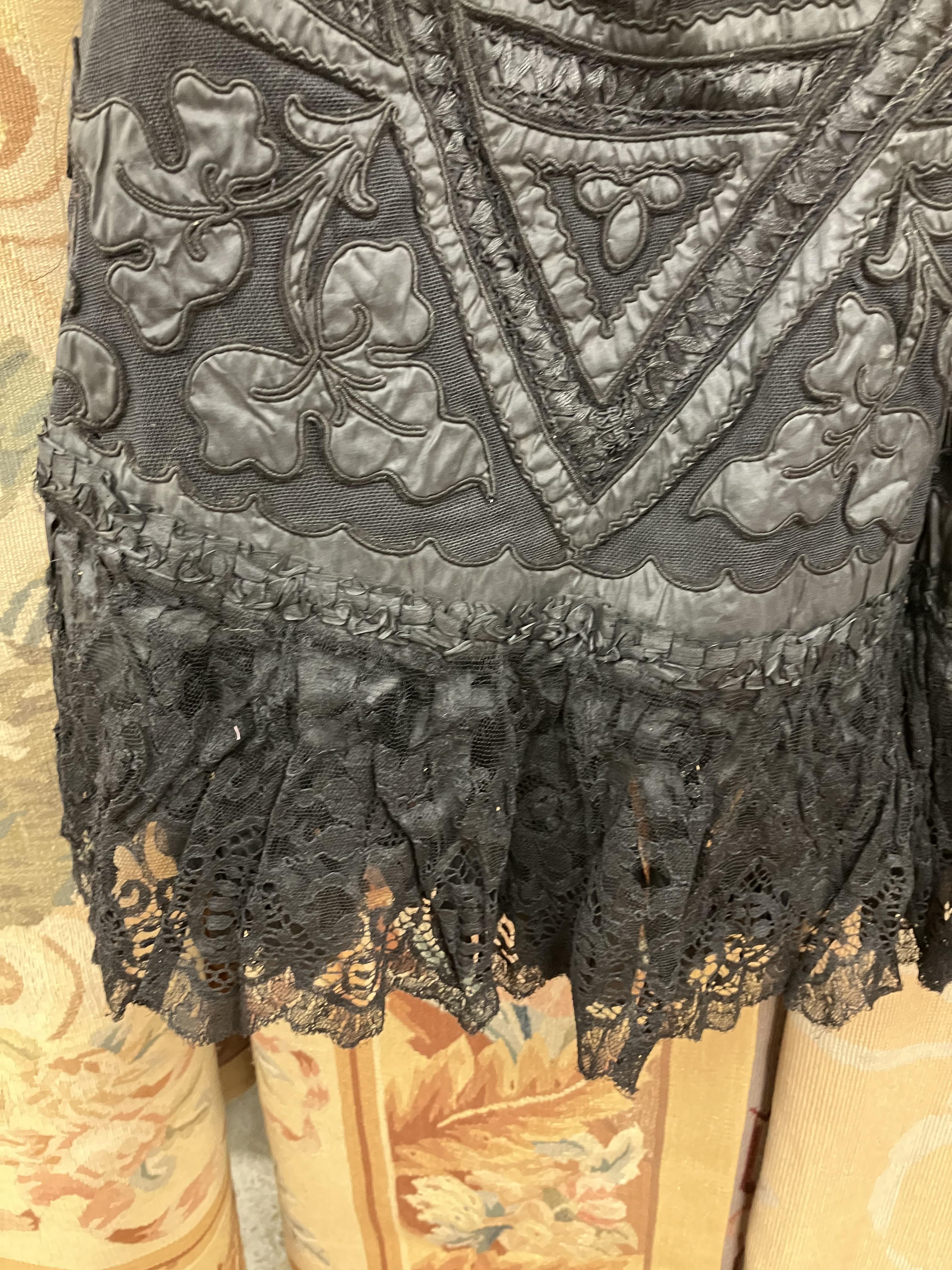 A Victorian mourning cape with applique decoration and lace edge together with a Victorian style - Image 90 of 115