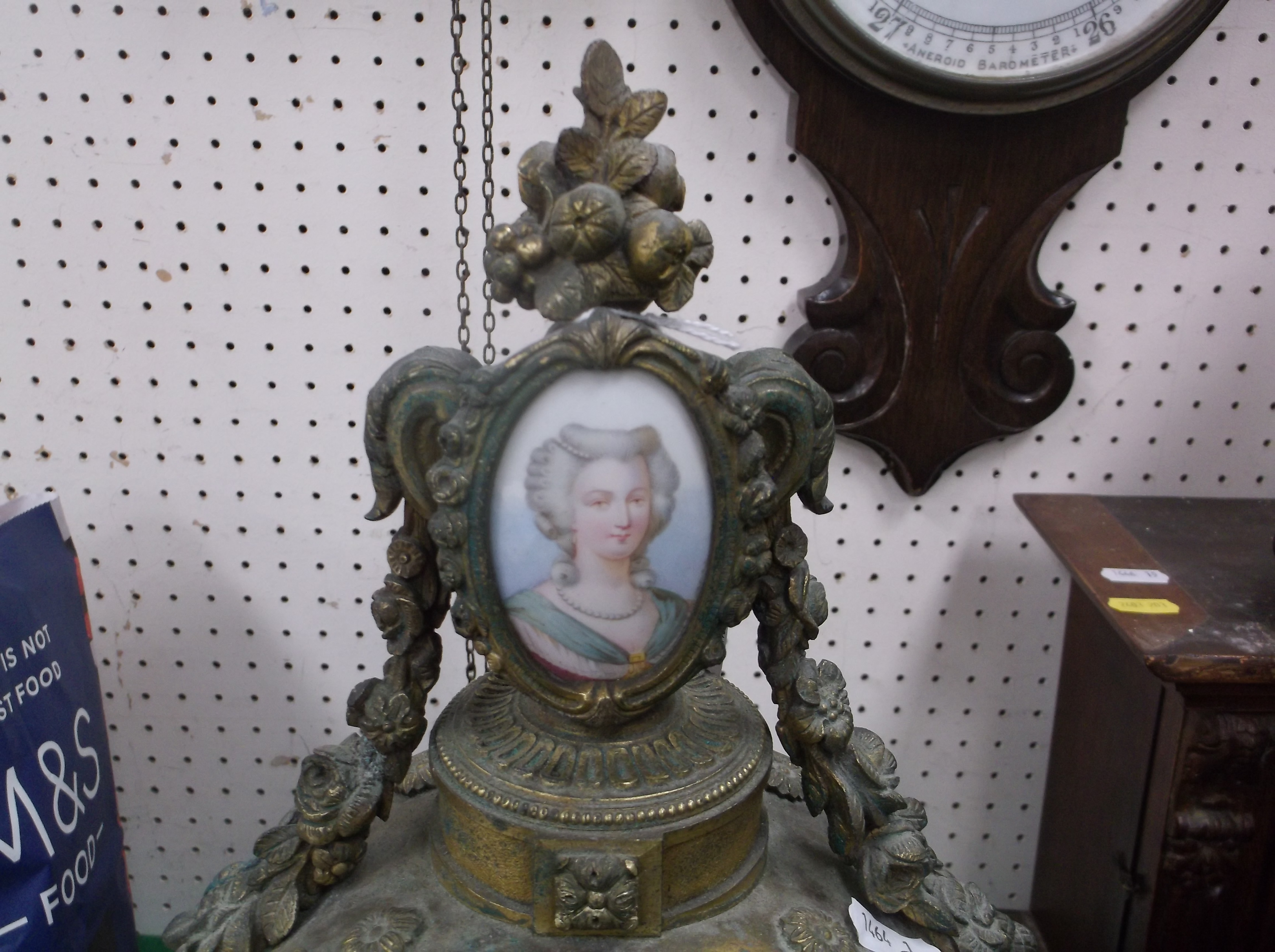 A 19th Century French gilt brass cased mantel clock set with hand-painted Sèvres style porcelain - Image 6 of 28