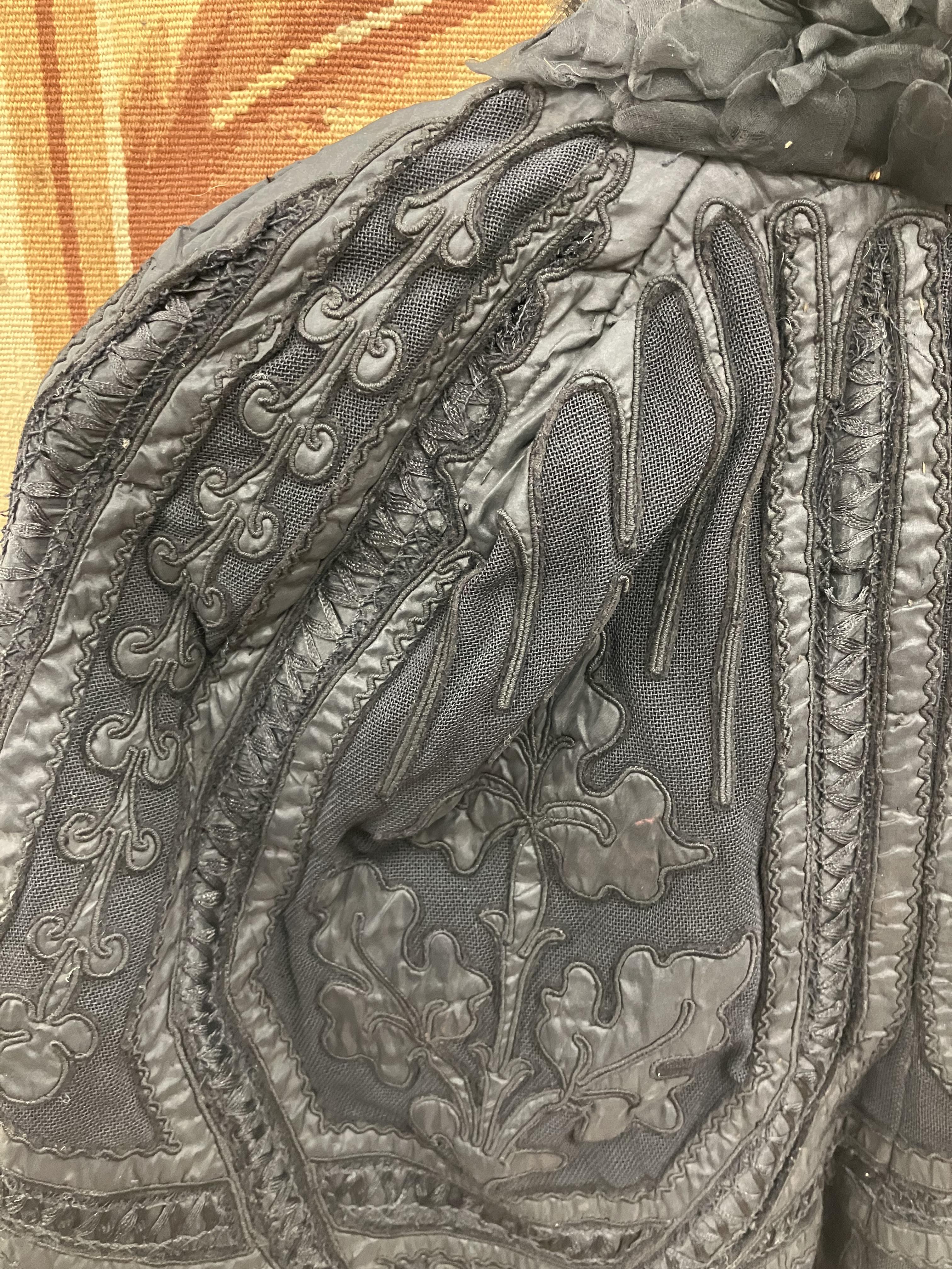 A Victorian mourning cape with applique decoration and lace edge together with a Victorian style - Image 92 of 115