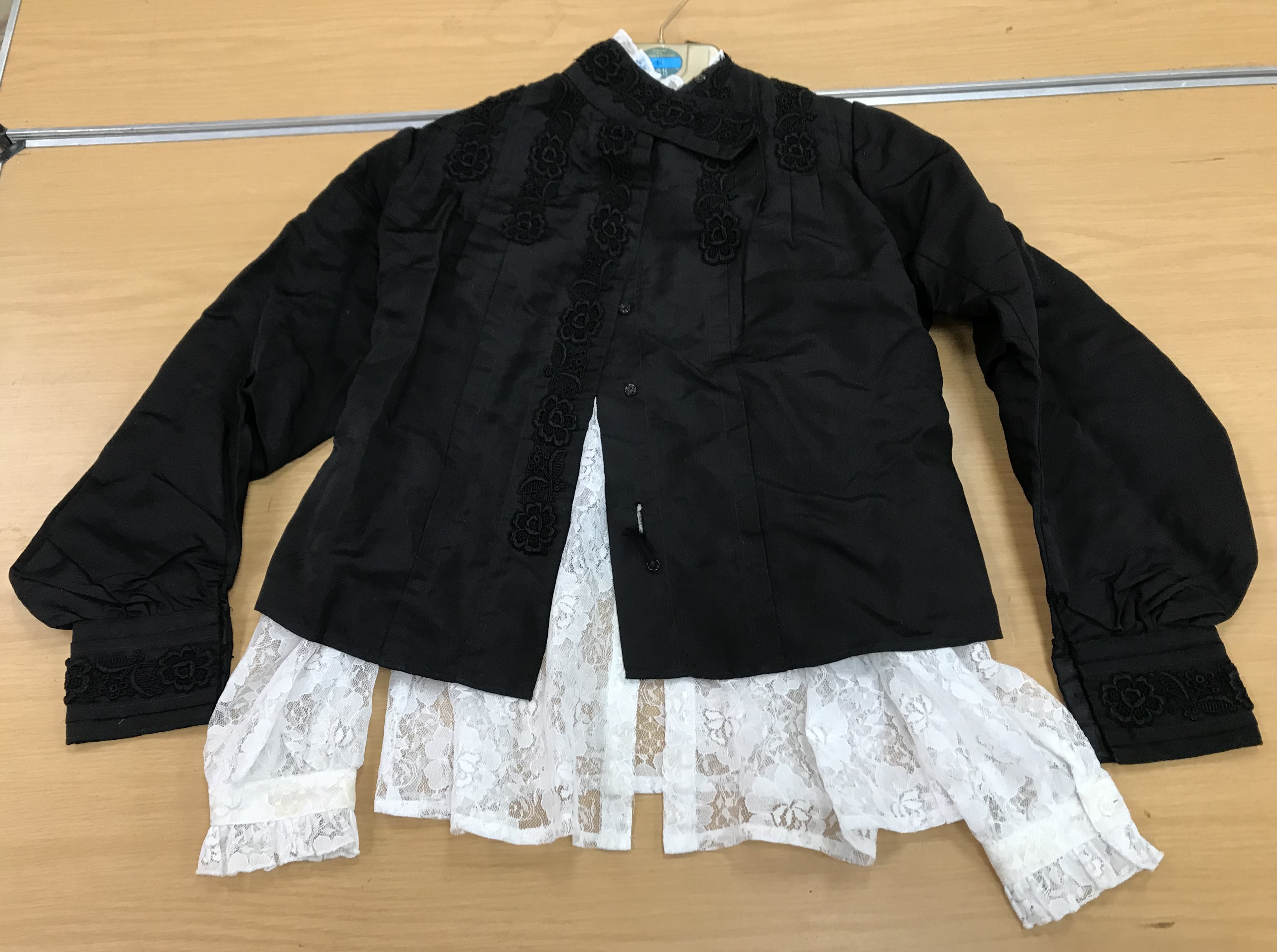 A Victorian mourning cape with applique decoration and lace edge together with a Victorian style - Image 16 of 115