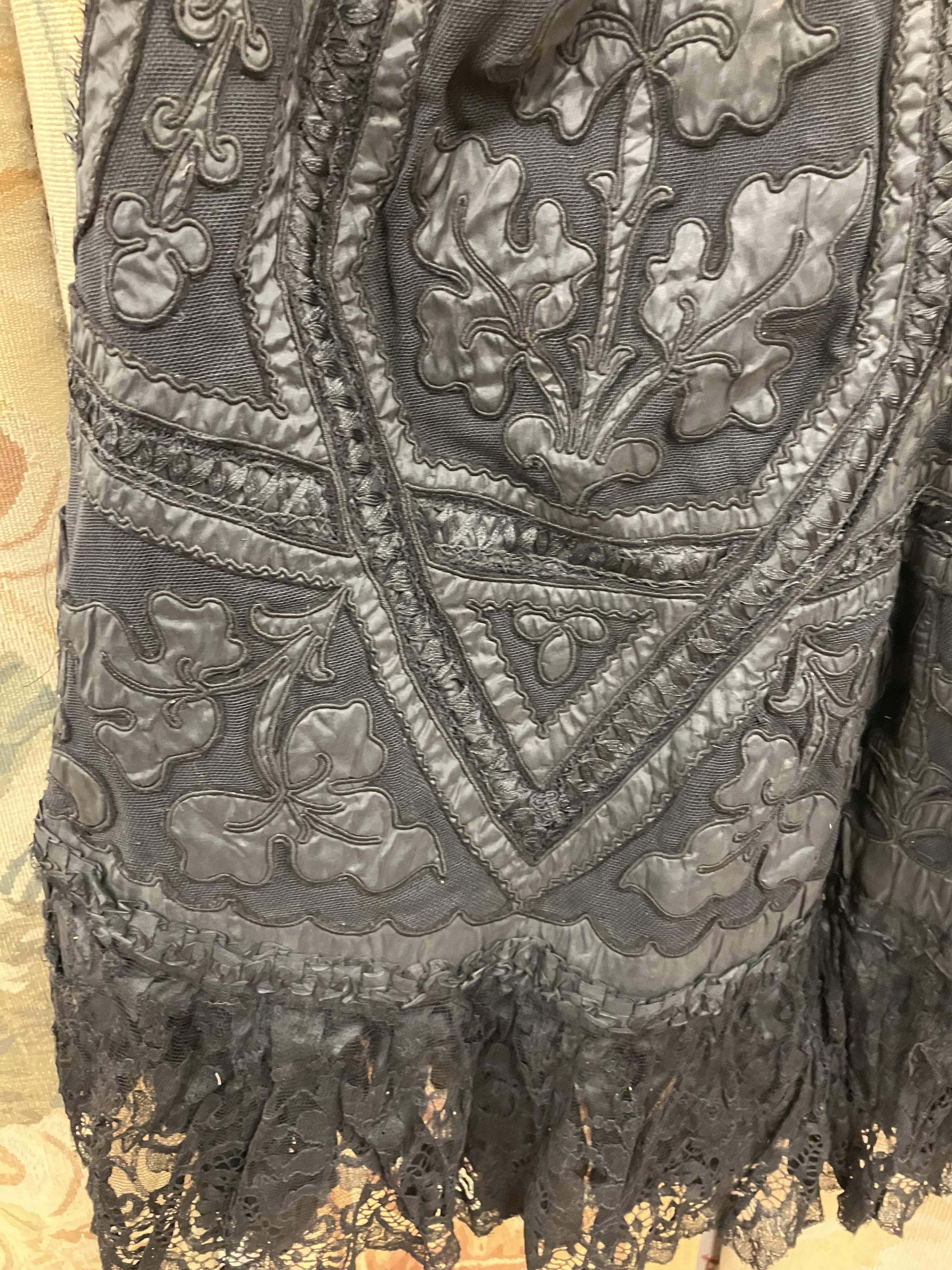A Victorian mourning cape with applique decoration and lace edge together with a Victorian style - Image 91 of 115
