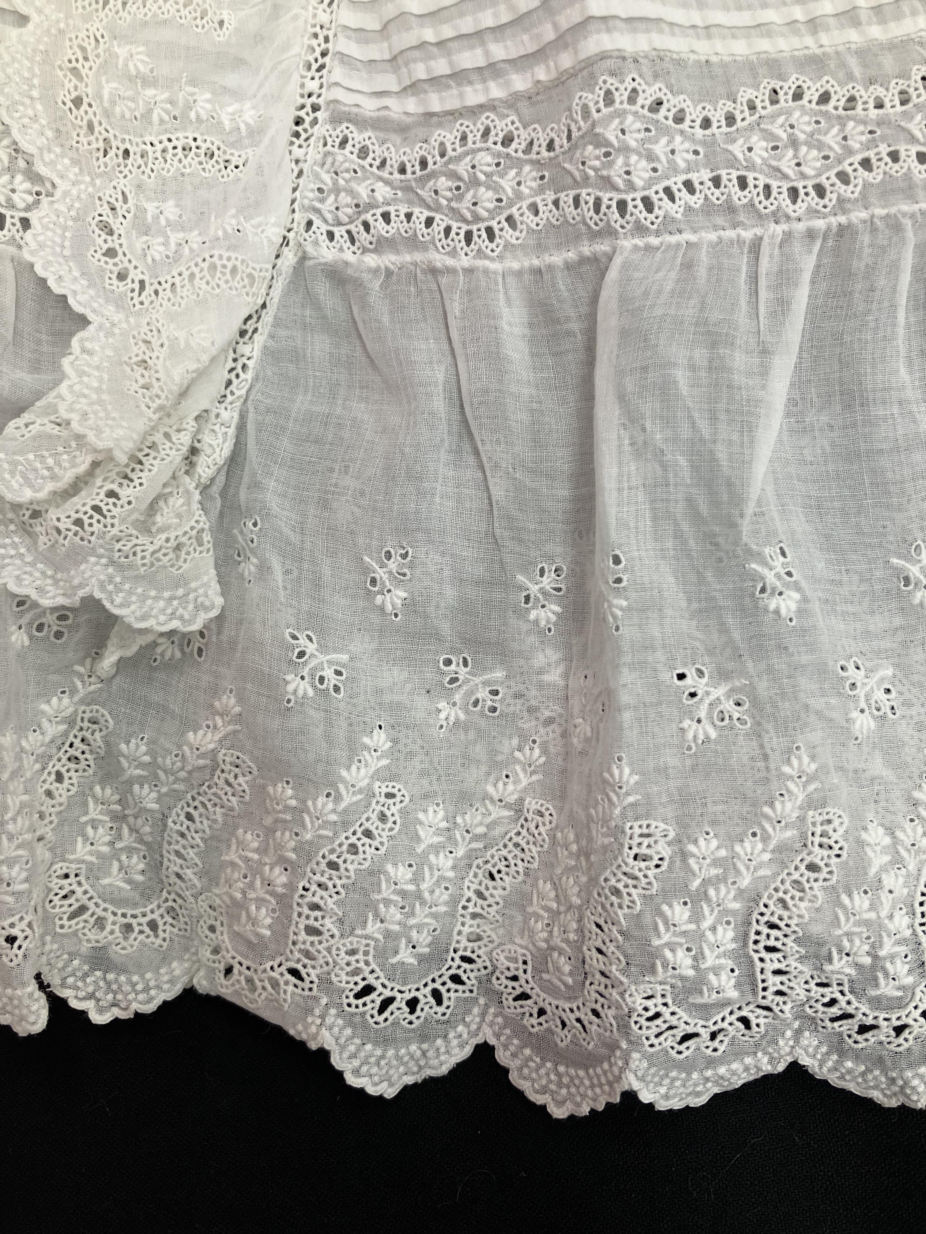 A circa 1900 Honiton type lace Christening gown with floral and foliate decoration and fine work to - Image 6 of 7