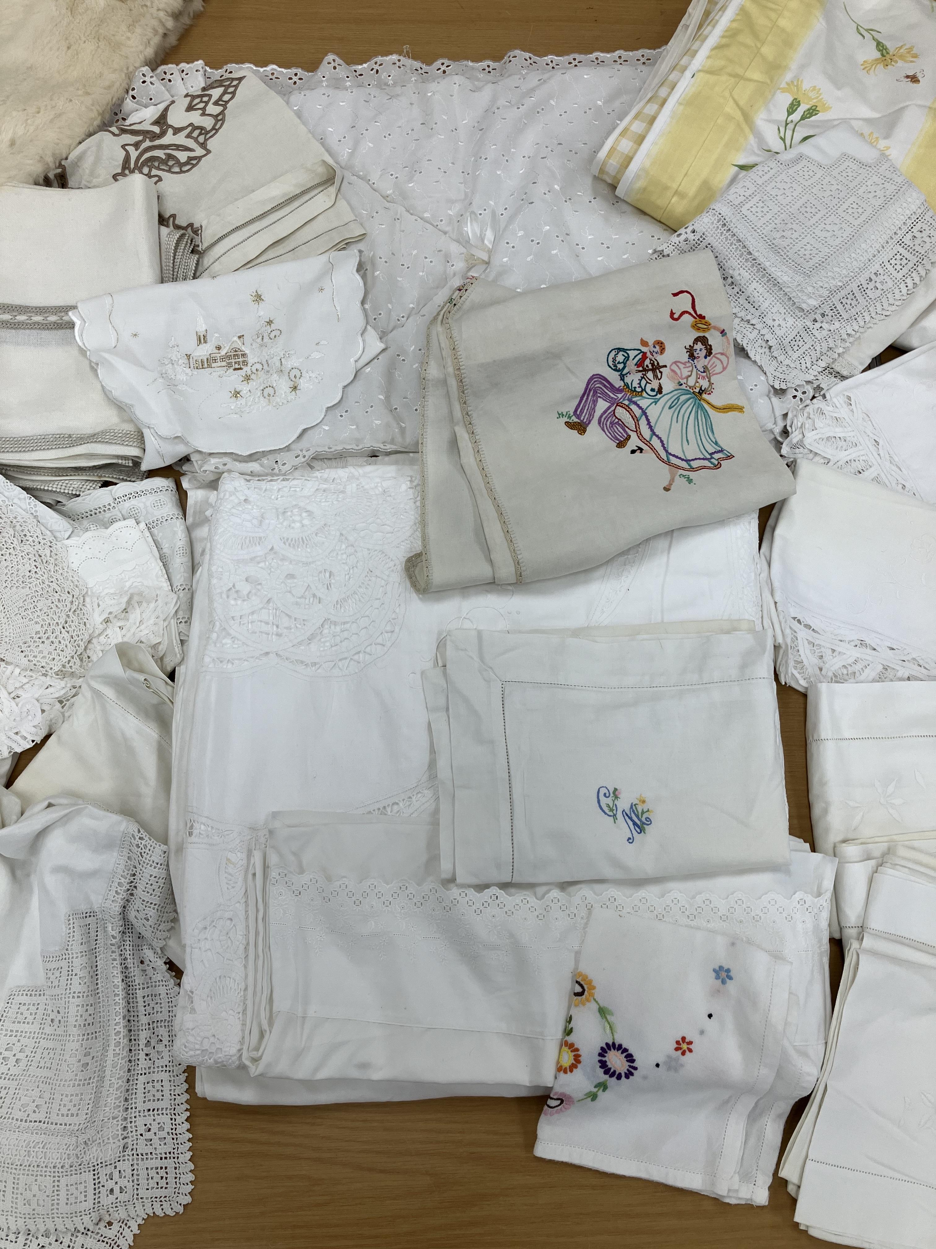 A box containing an ermine wrap together with assorted vintage bedding and table linens to include - Image 3 of 7