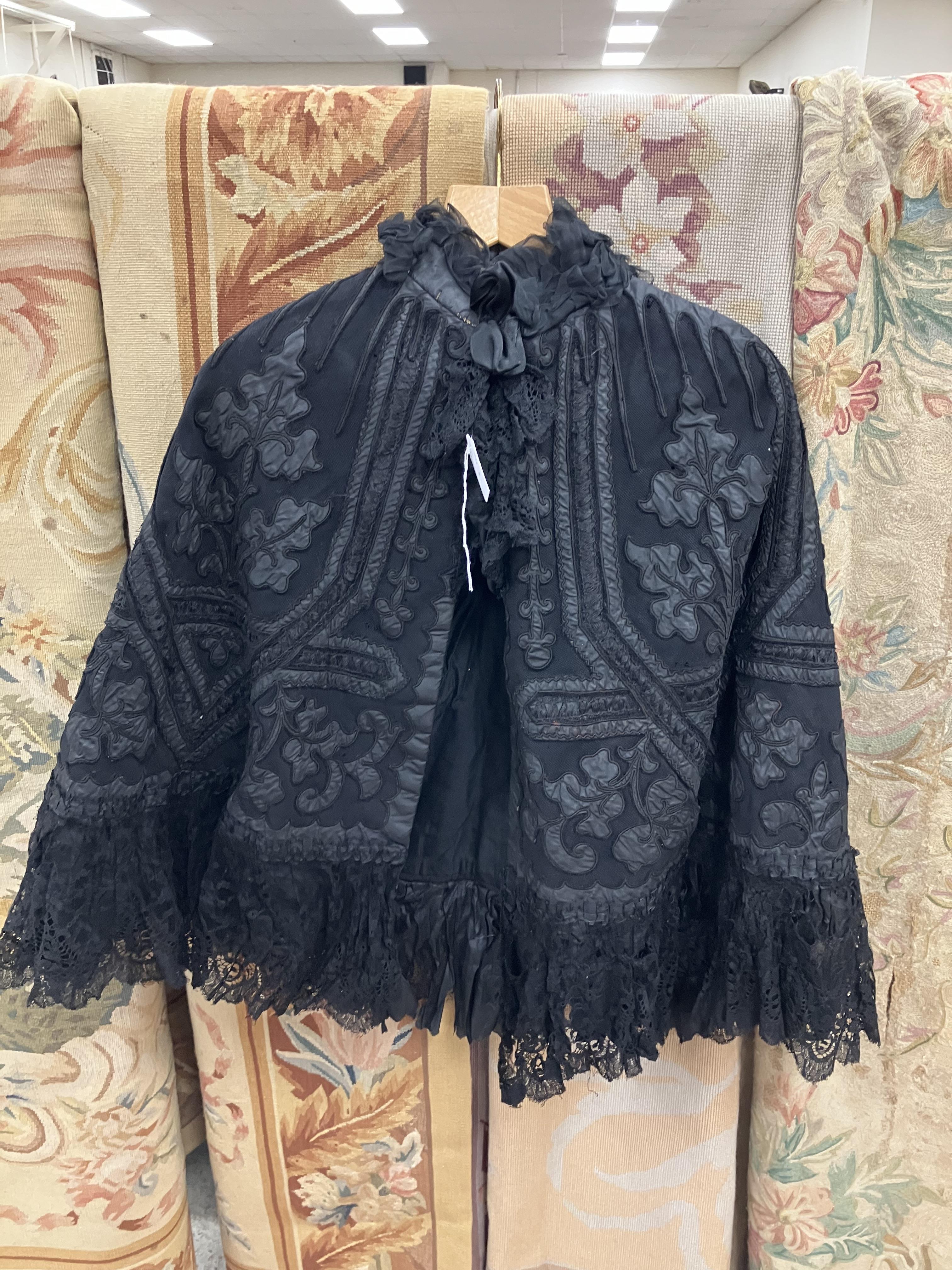 A Victorian mourning cape with applique decoration and lace edge together with a Victorian style - Image 115 of 115