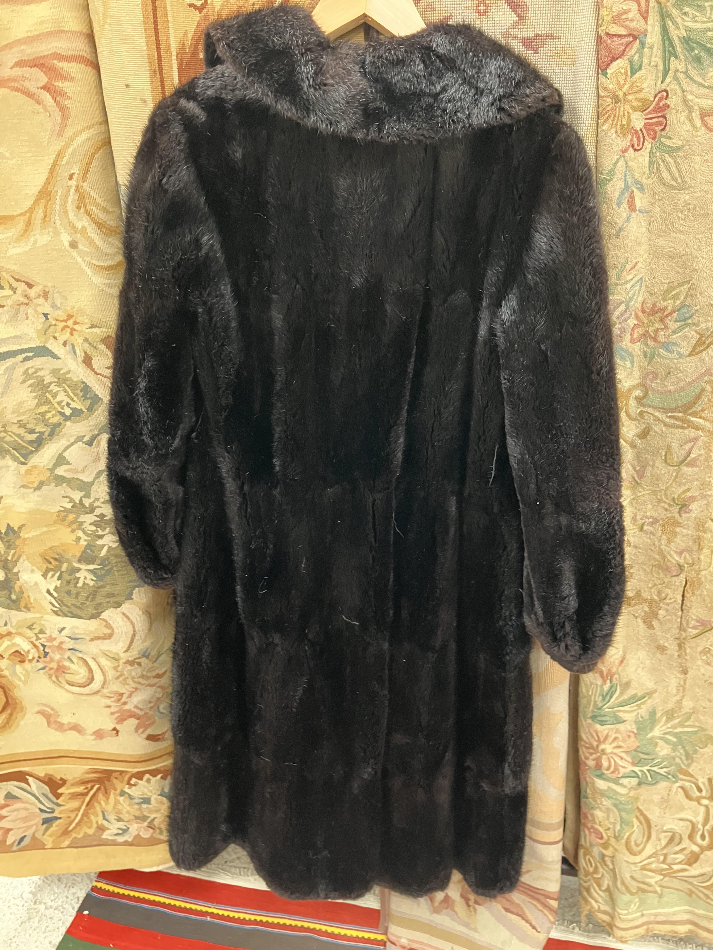 A mid 20th Century Maxwell Croft full length mink coat CONDITION REPORTS There is a - Image 13 of 22