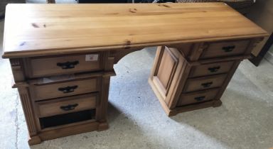 A modern pine dressing table 153 cm wide x 47.