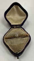 A 15 carat gold mounted solitaire diamond bar brooch, approx 0.35 carat, 2.