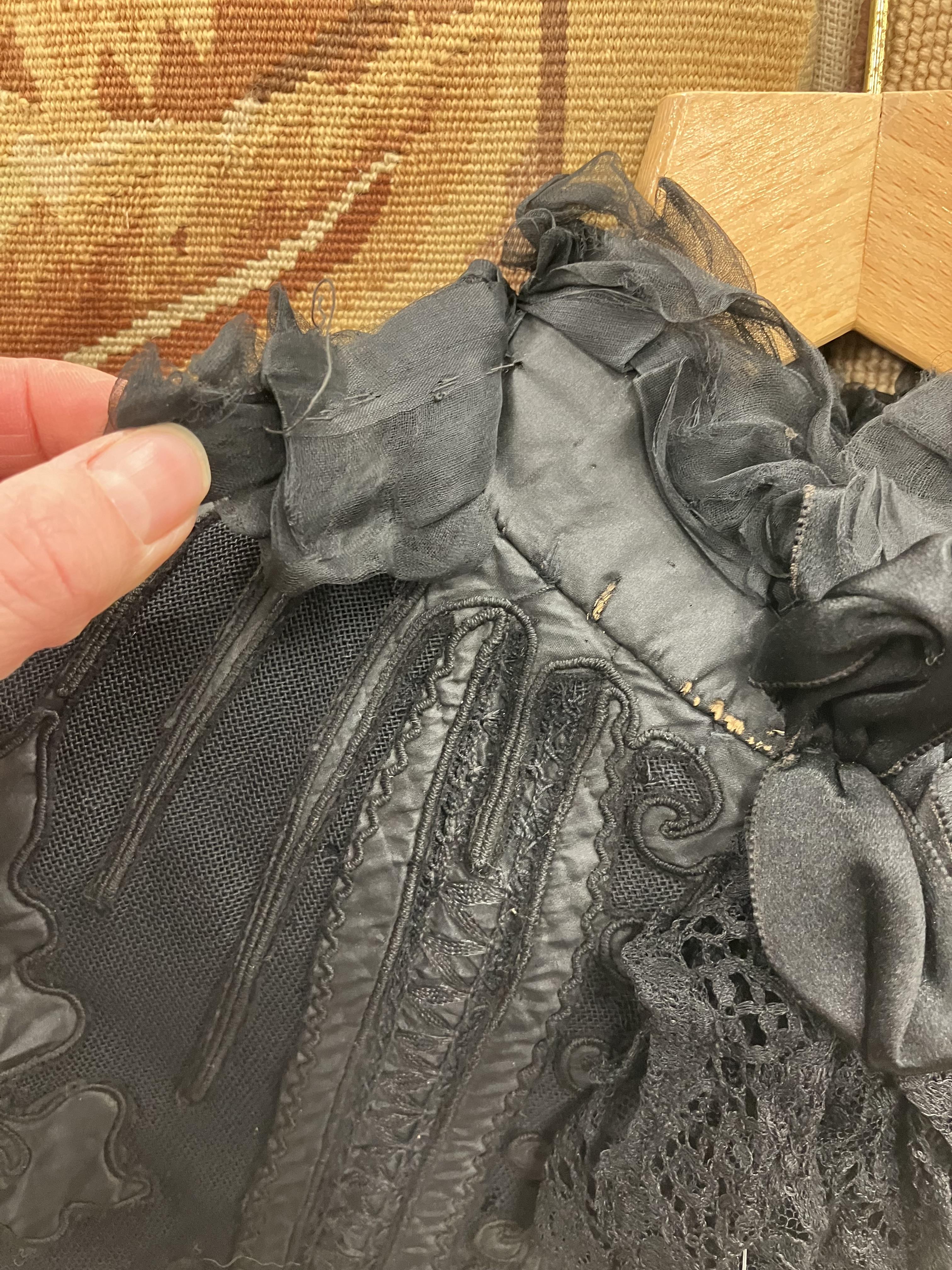 A Victorian mourning cape with applique decoration and lace edge together with a Victorian style - Image 113 of 115
