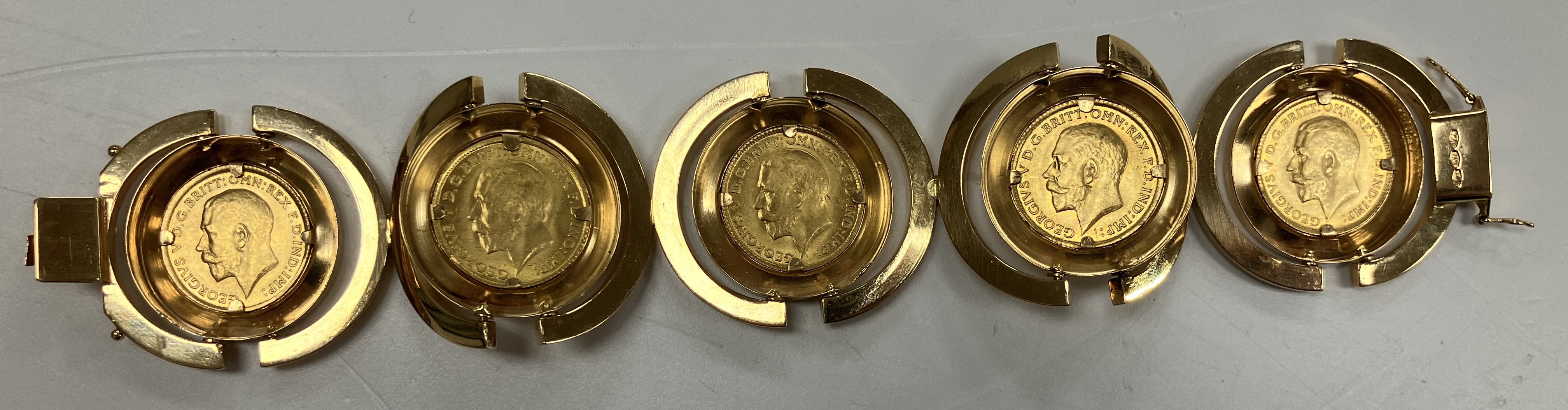 An 18 carat gold bracelet with Arezzo hallmarks, set with five George V gold half sovereigns, 1913, - Image 2 of 16