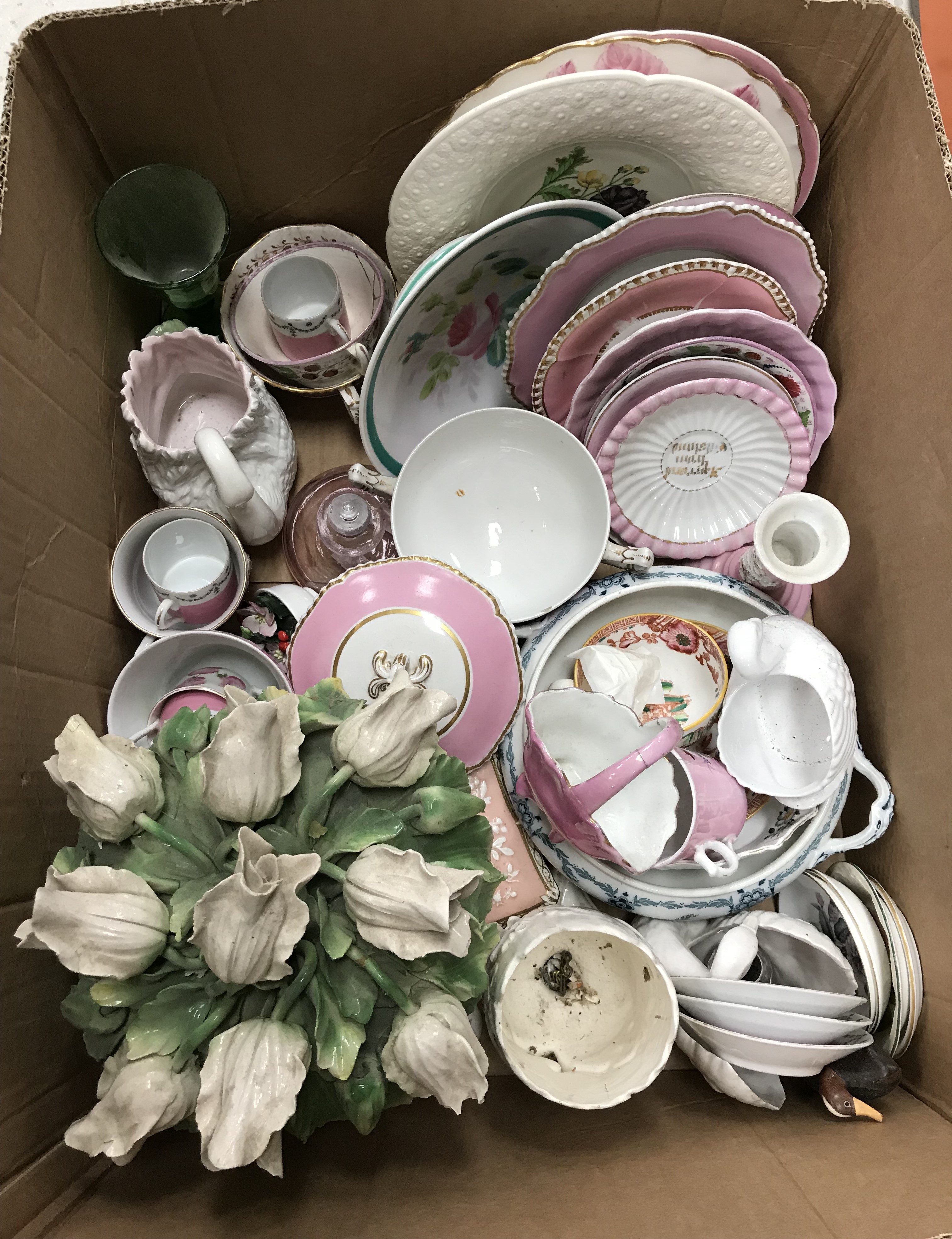 Two boxes of assorted china wares to include various pink decorated 19th Century and later china, - Bild 3 aus 3