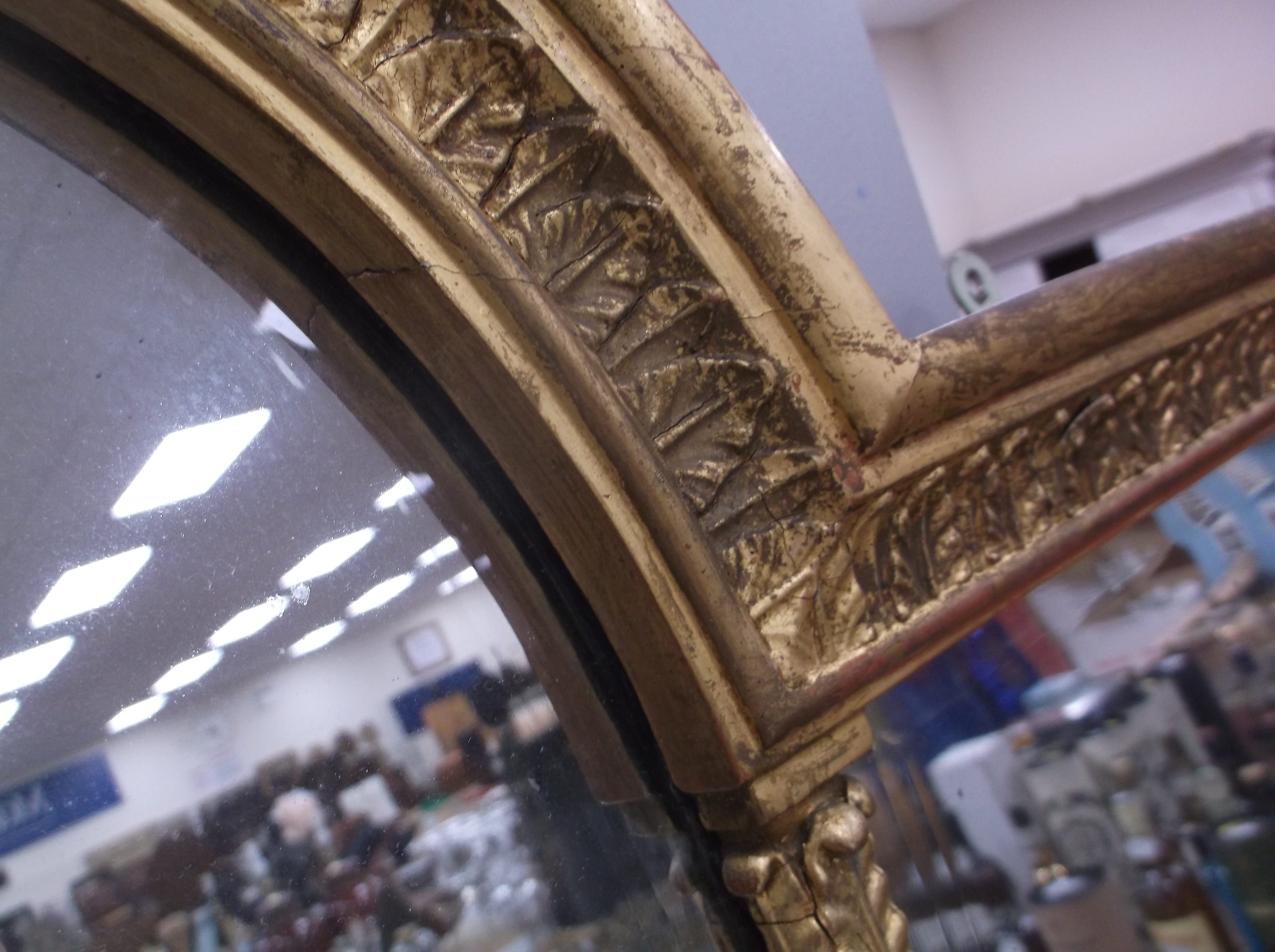 An 18th Century carved giltwood and gesso framed overmantel mirror with lotus leaf carved domed top - Image 19 of 31