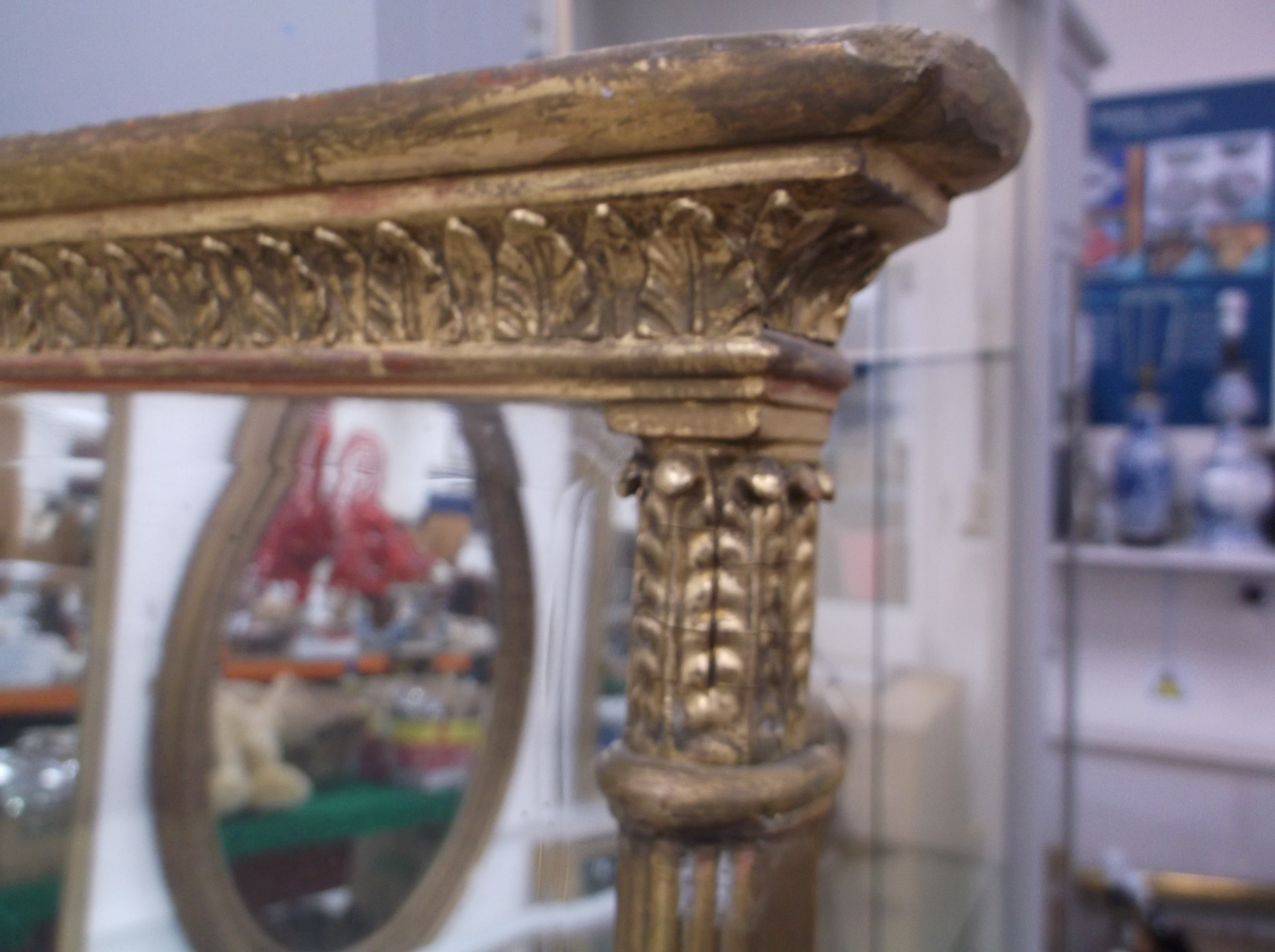 An 18th Century carved giltwood and gesso framed overmantel mirror with lotus leaf carved domed top - Image 16 of 31