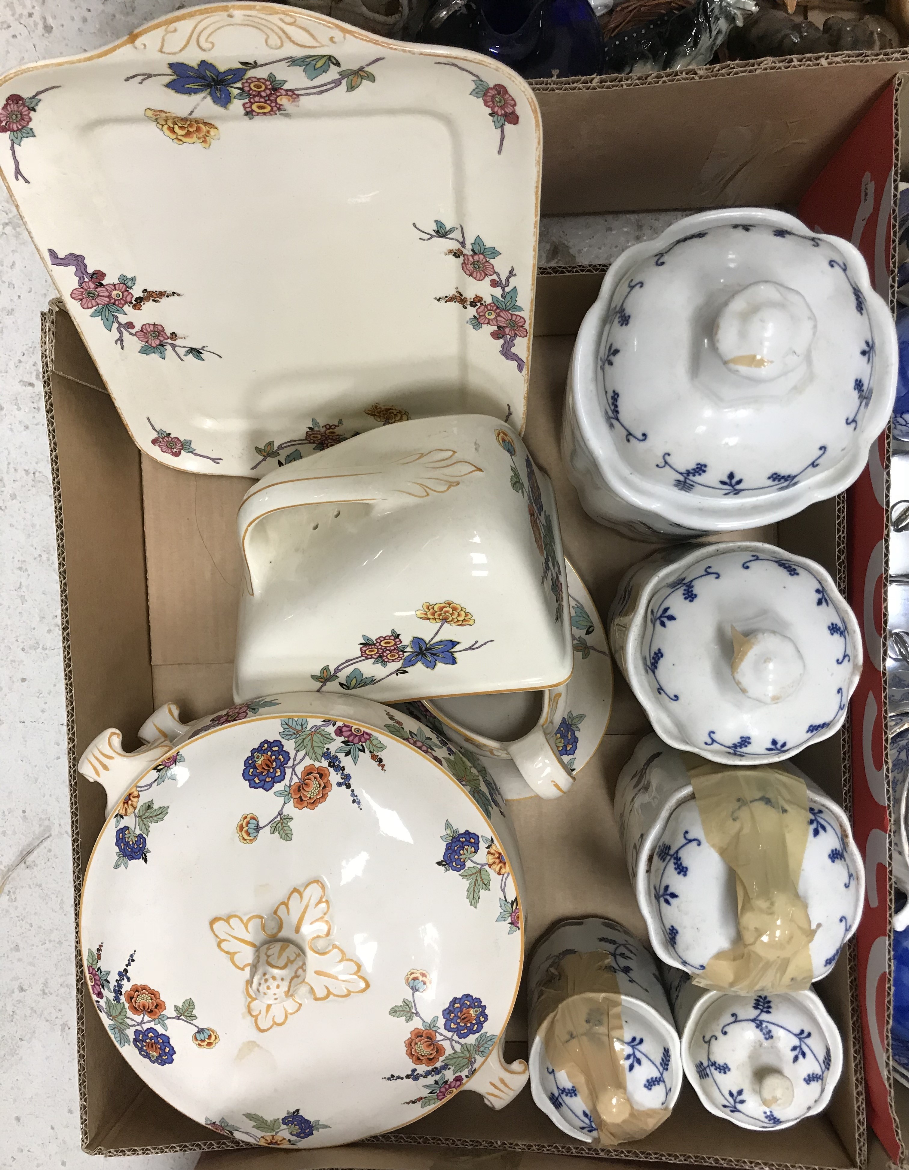 WITHDRAWN Four boxes of china wares to include a large quantity of various willow pattern dinner - Image 4 of 10