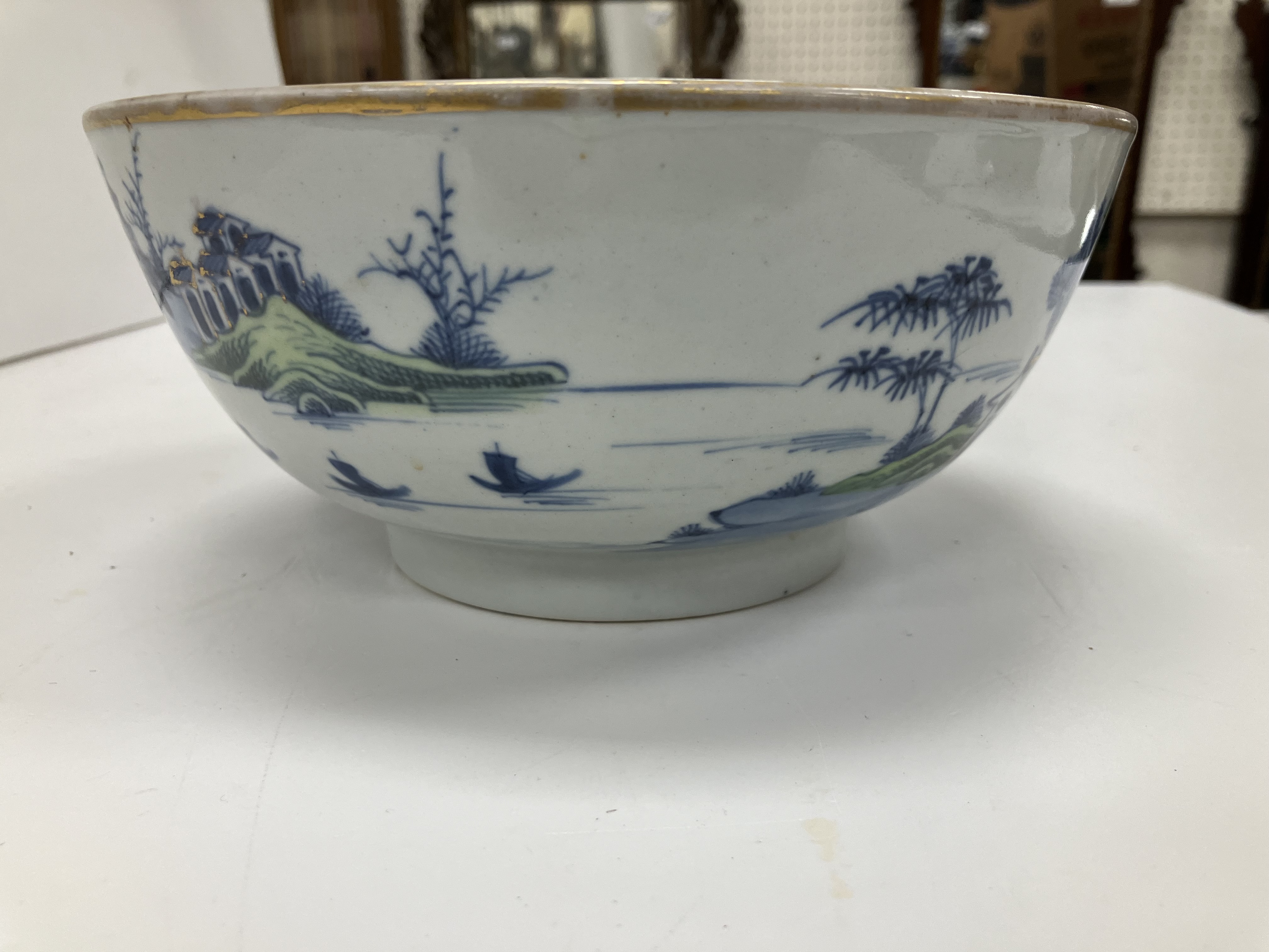 A 19th Century Chinese blue and white porcelain bowl decorated with figures on a bridge and willow - Image 44 of 50